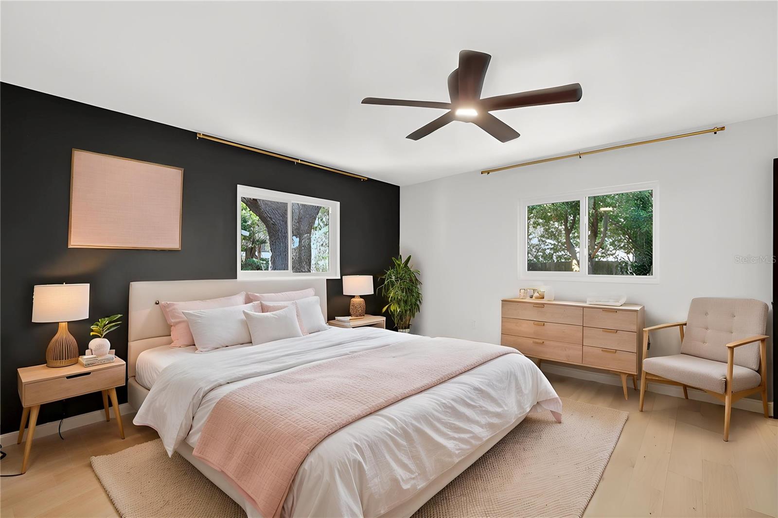 Image 28 of 62 For 719 Nelson Street