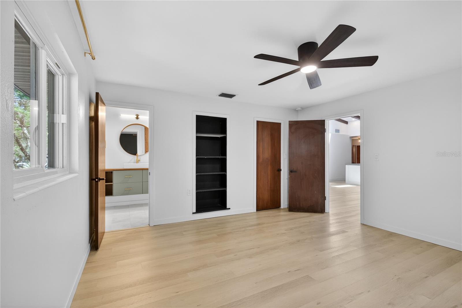 Image 30 of 62 For 719 Nelson Street