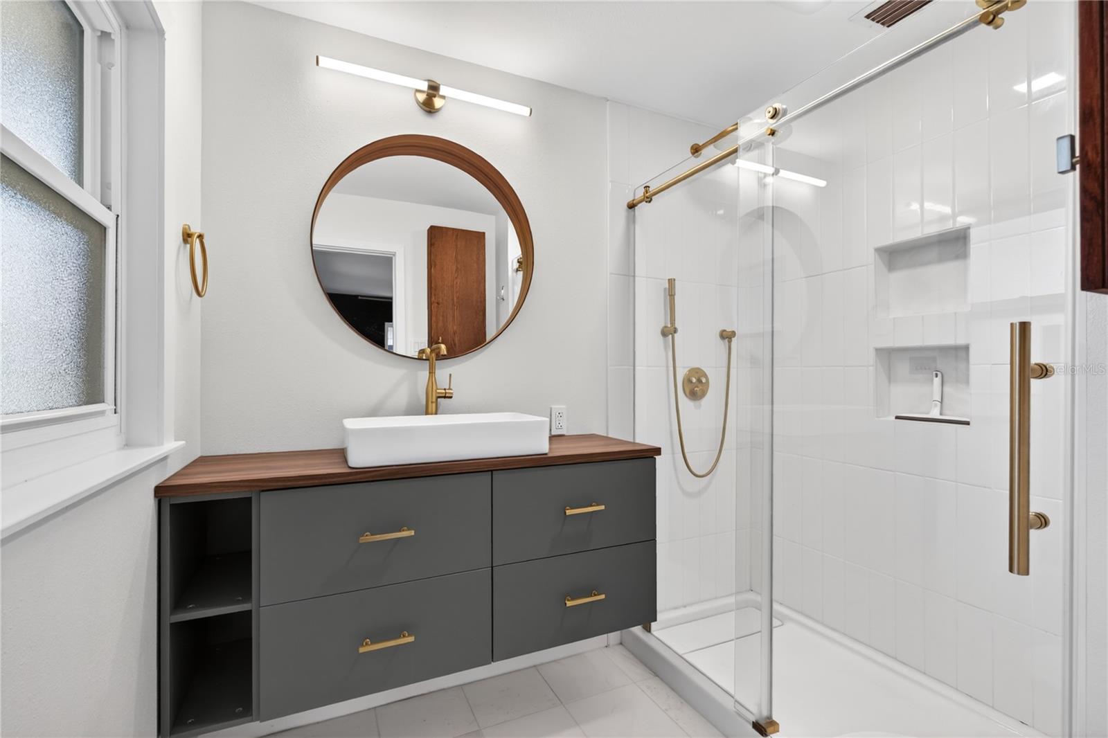 Image 31 of 62 For 719 Nelson Street