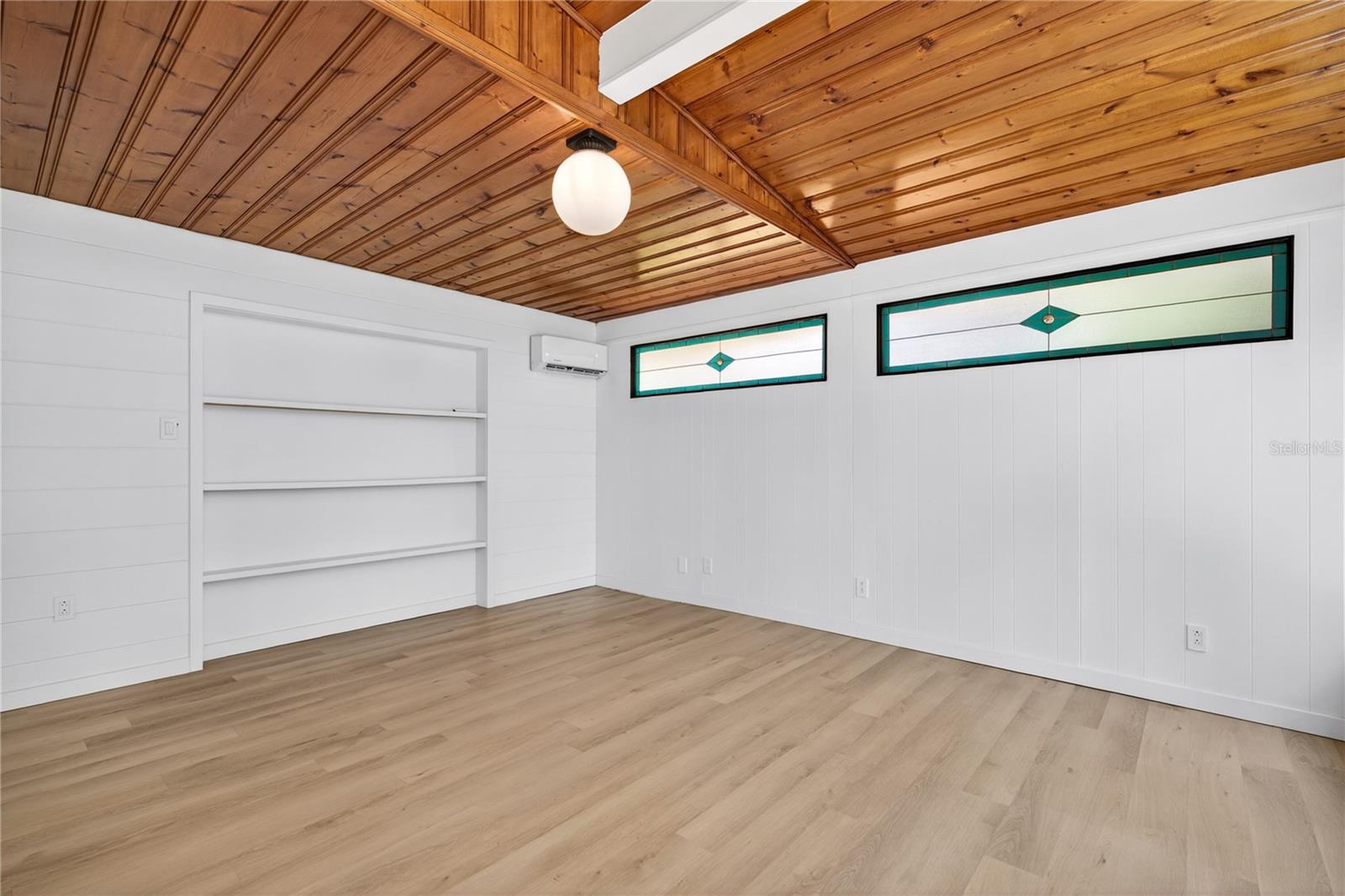 Image 34 of 62 For 719 Nelson Street