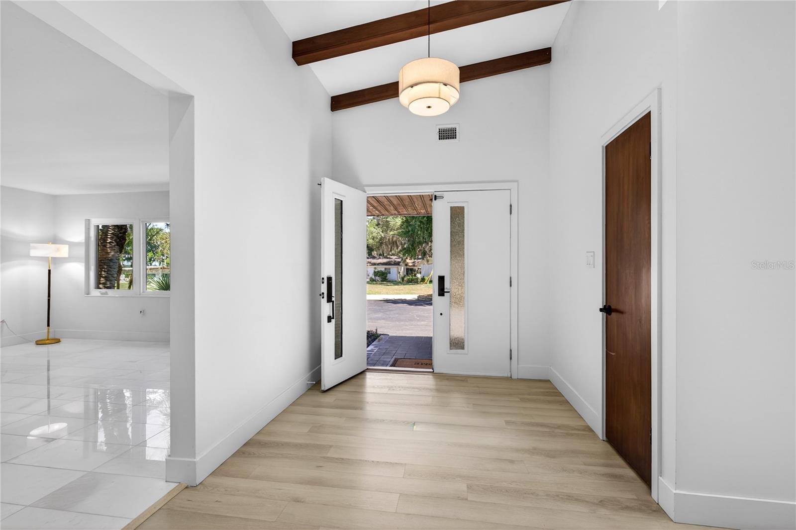 Image 4 of 62 For 719 Nelson Street