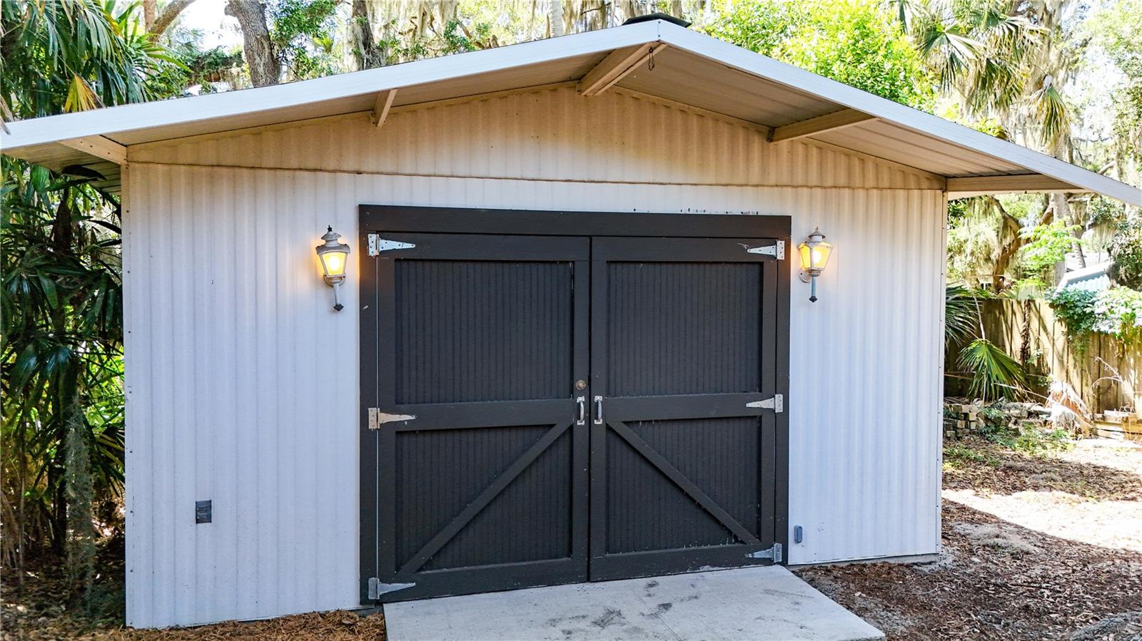 Image 44 of 62 For 719 Nelson Street