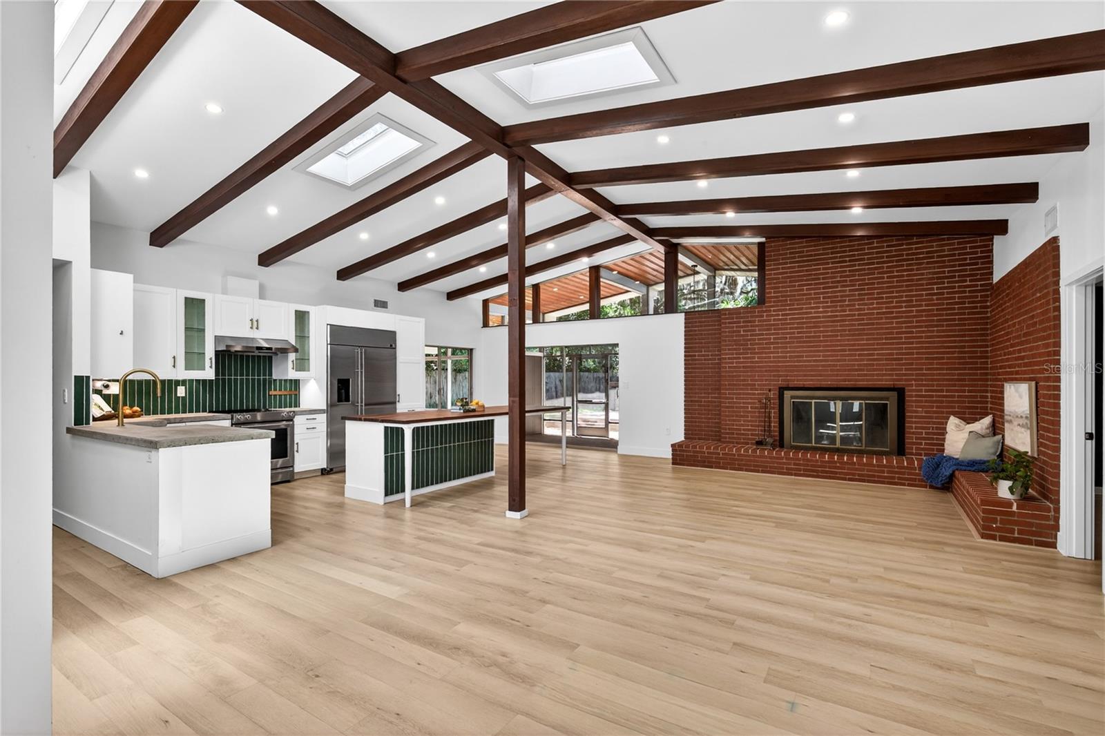 Image 5 of 62 For 719 Nelson Street