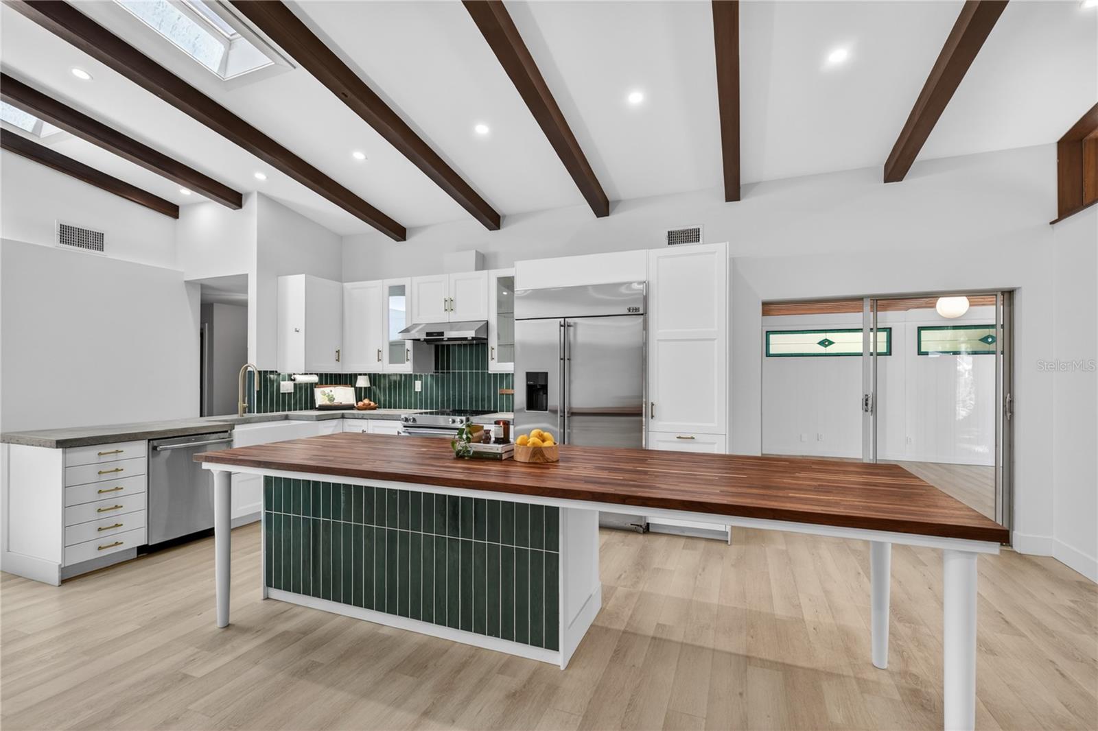 Image 6 of 62 For 719 Nelson Street