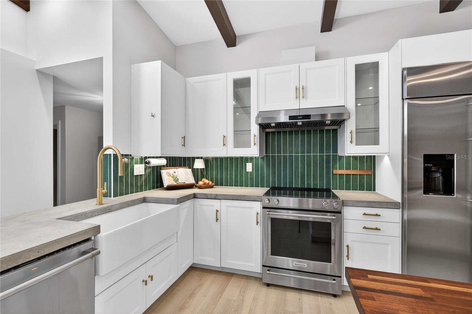 Image 7 of 62 For 719 Nelson Street