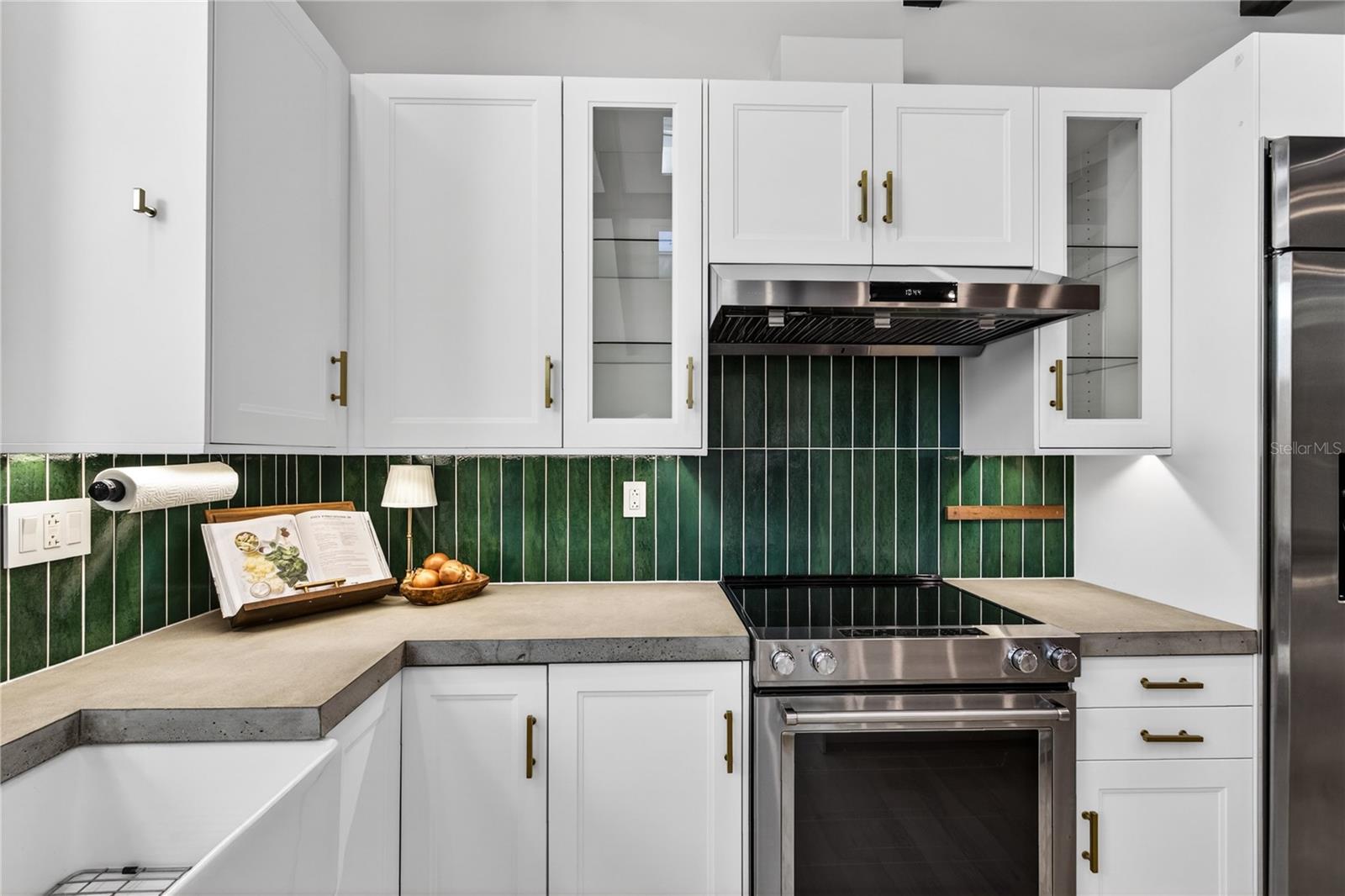 Image 8 of 62 For 719 Nelson Street