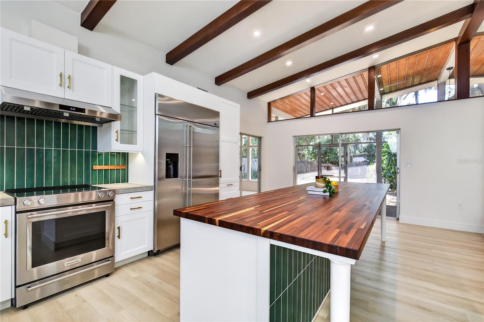 Image 9 of 62 For 719 Nelson Street