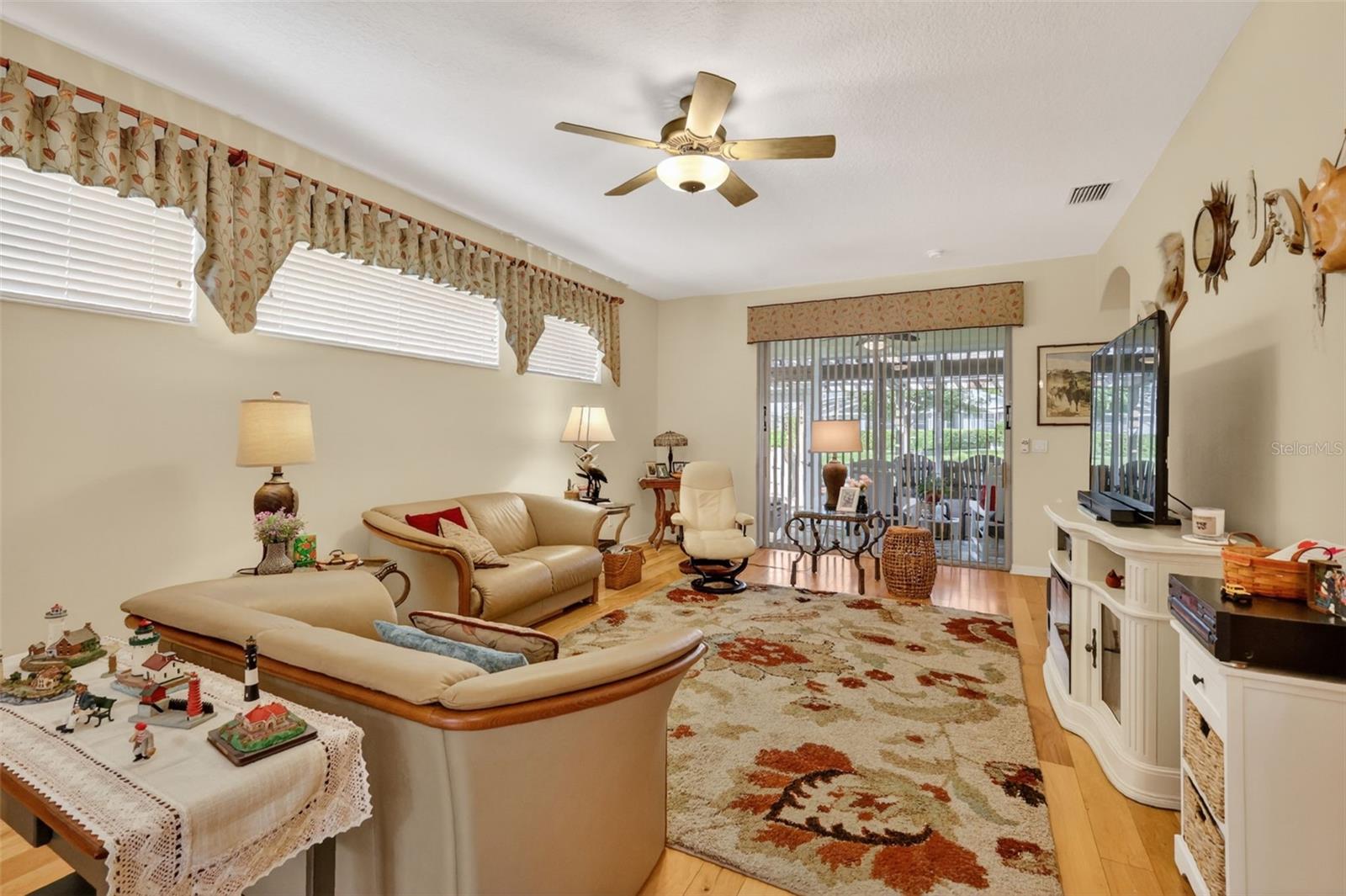 Image 13 of 51 For 5401 Aurora Drive