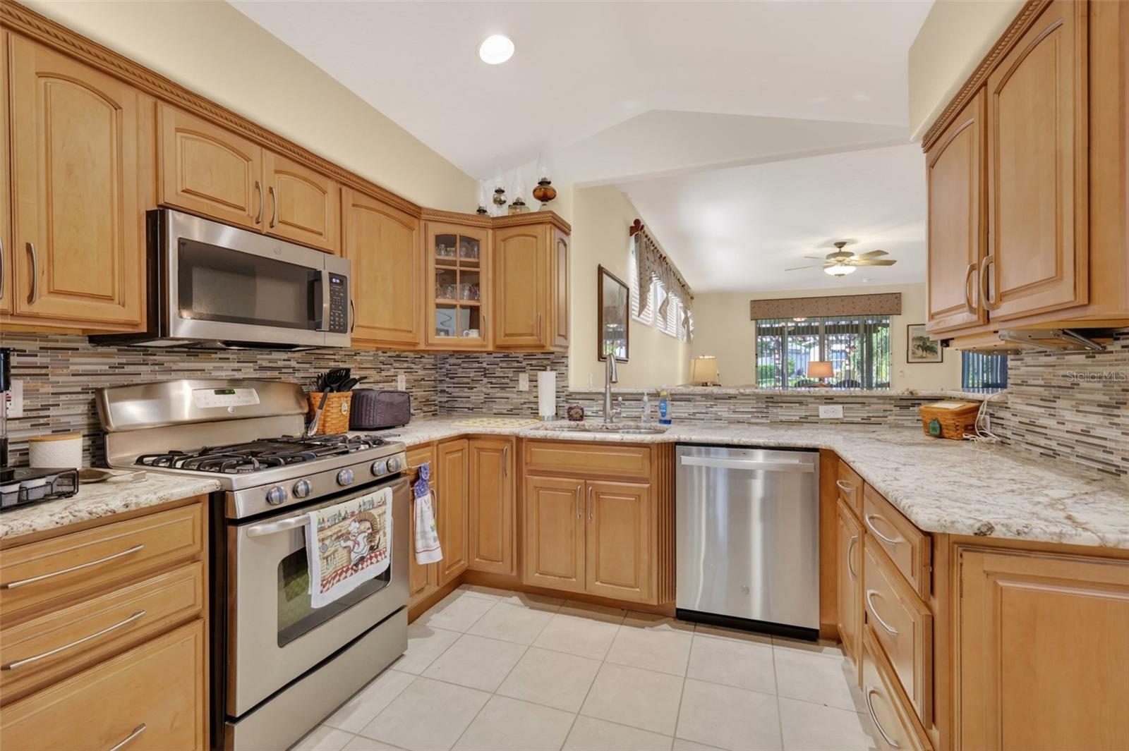 Image 18 of 51 For 5401 Aurora Drive