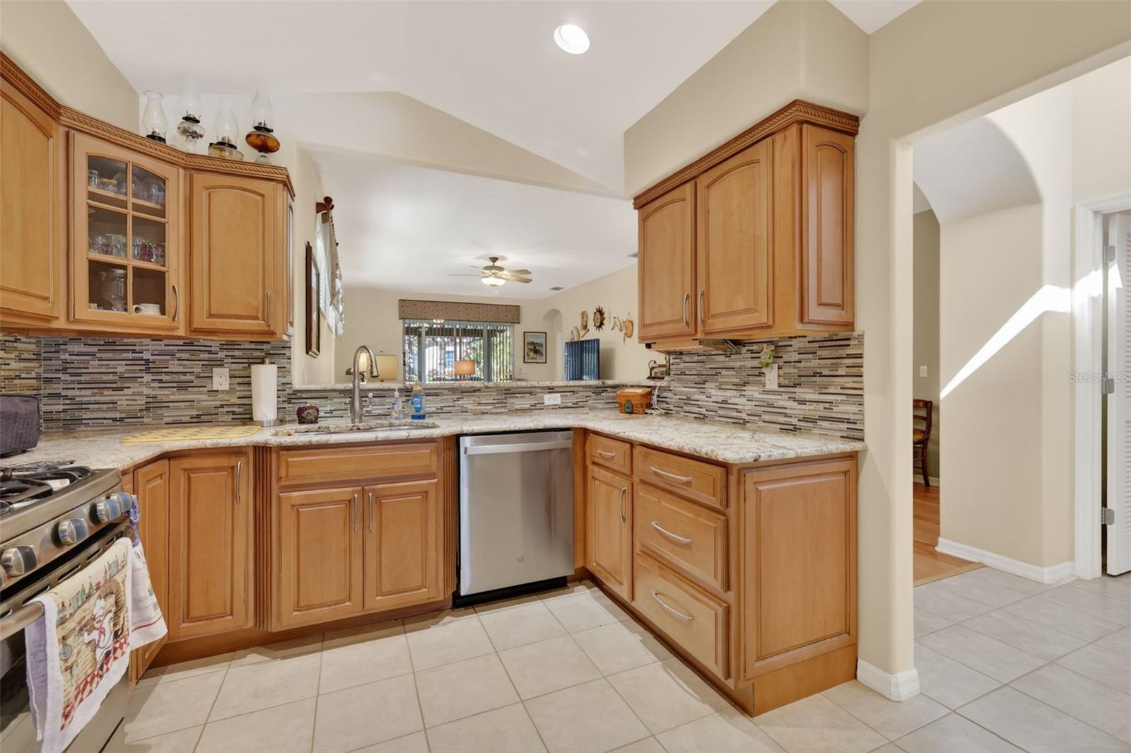 Image 19 of 51 For 5401 Aurora Drive