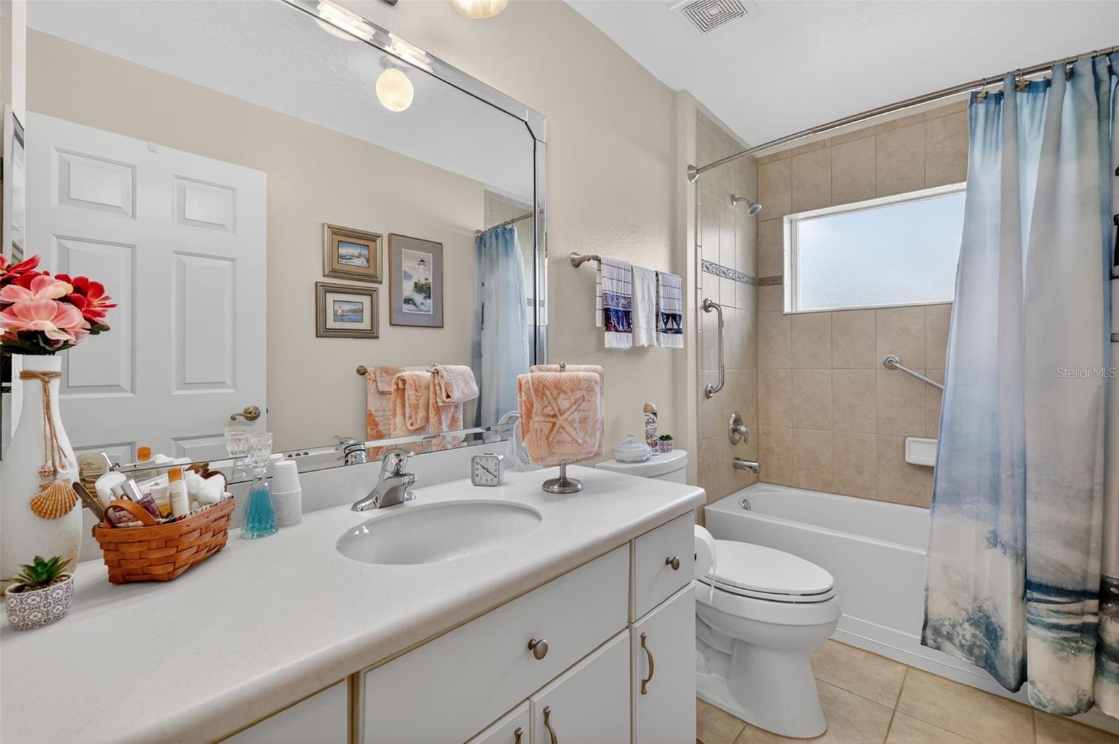 Image 33 of 51 For 5401 Aurora Drive