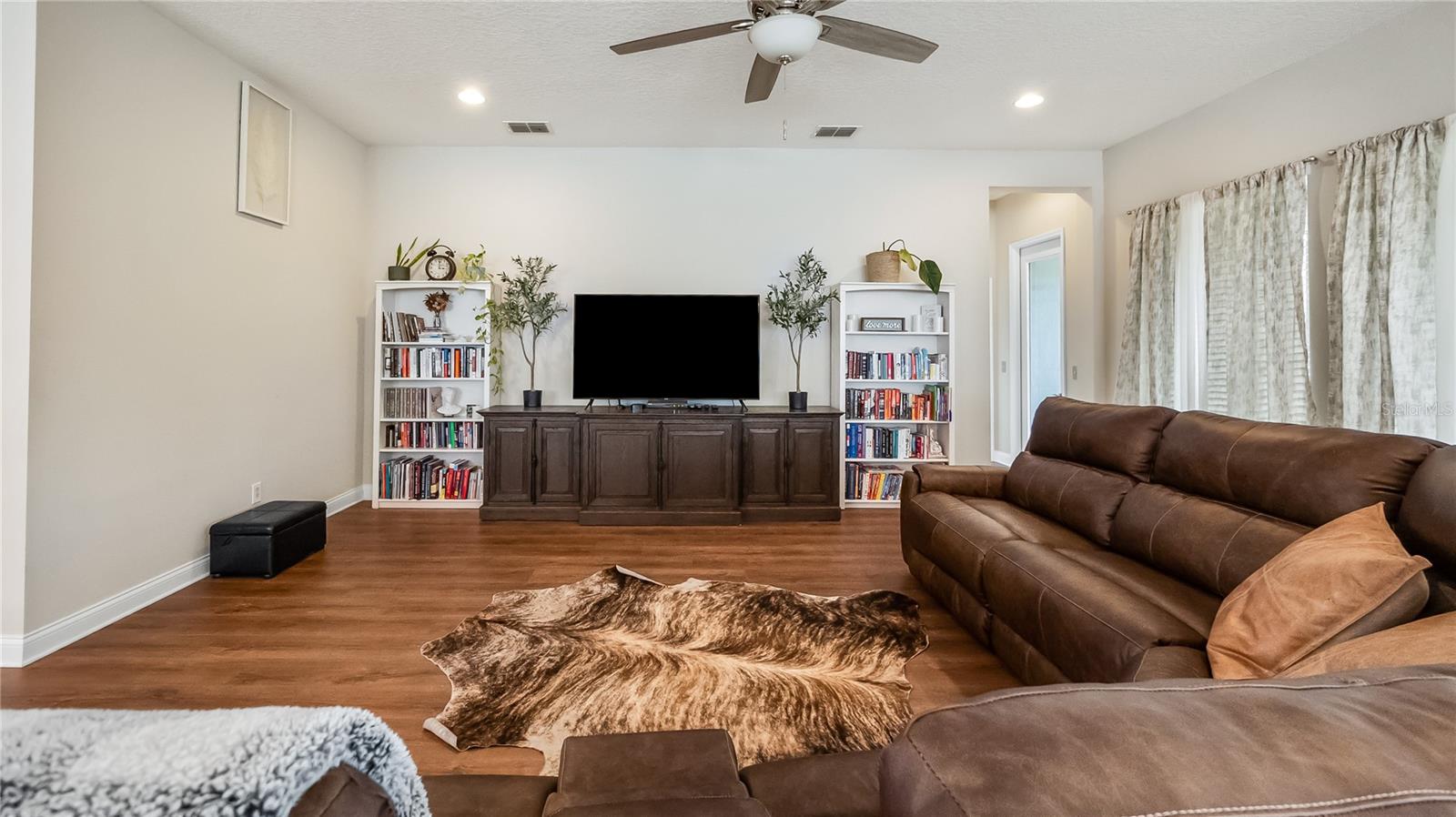 Image 17 of 42 For 16451 Good Hearth Boulevard