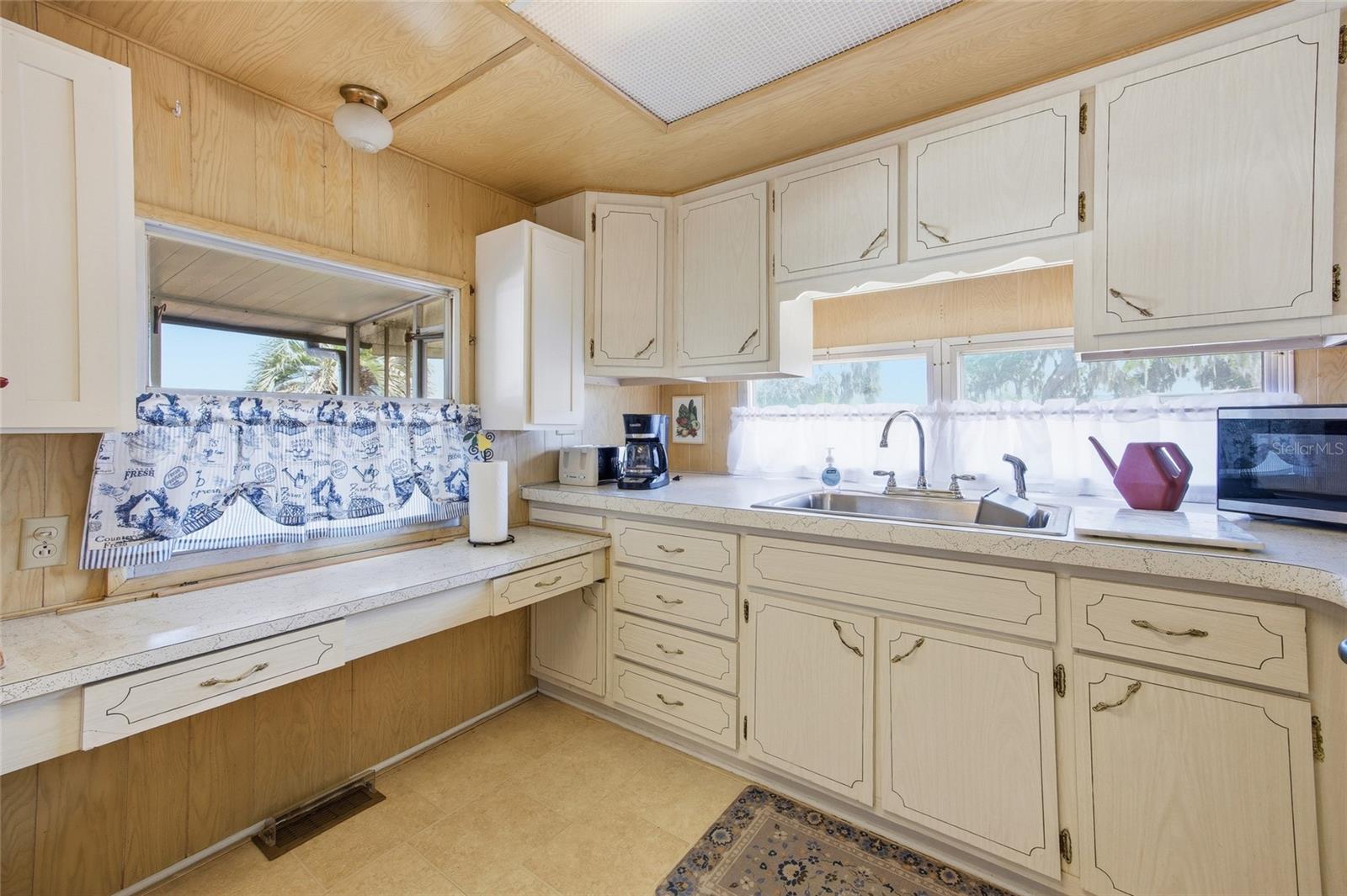 Image 16 of 49 For 3896 Picciola Road 411