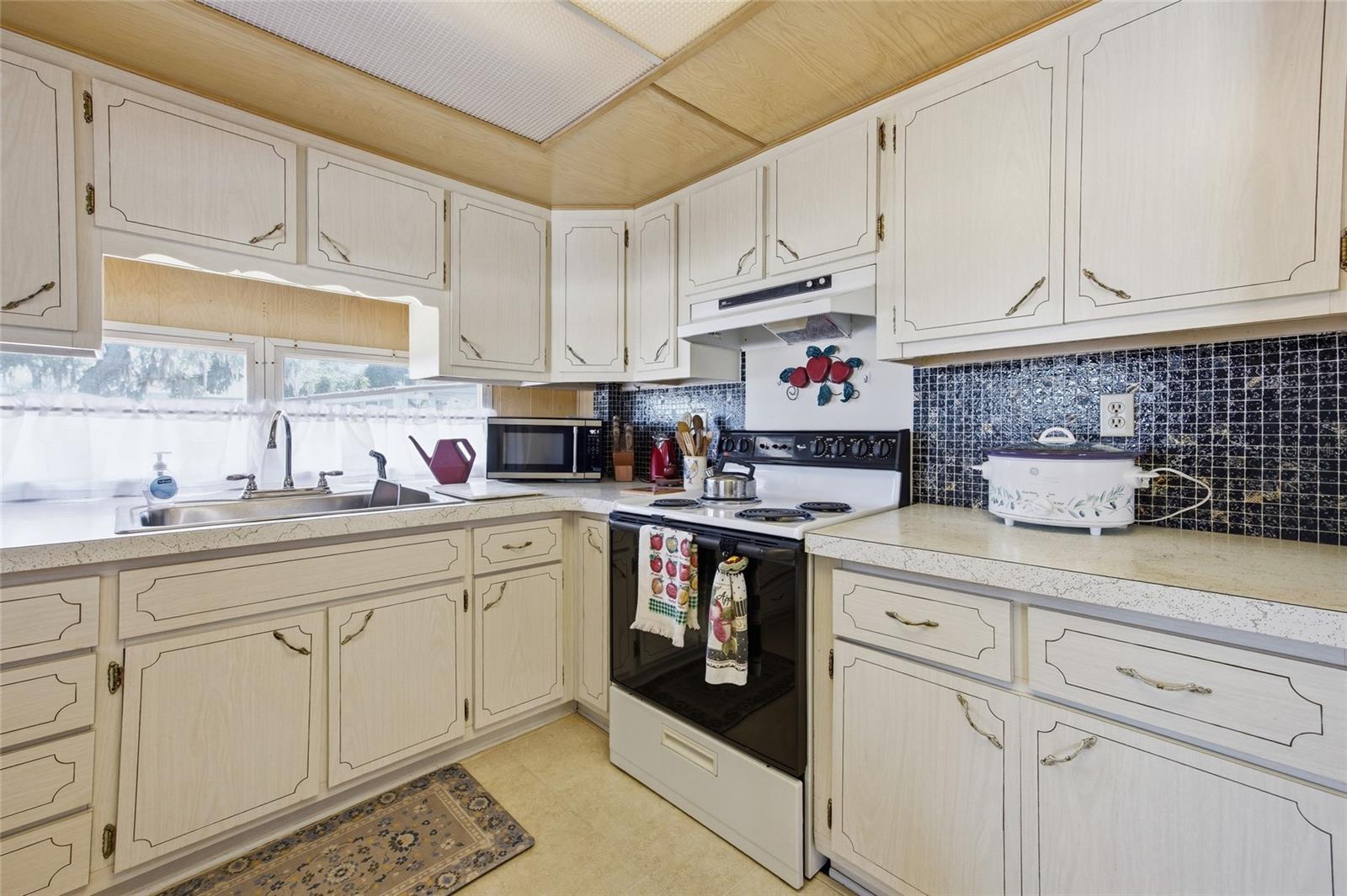 Image 17 of 49 For 3896 Picciola Road 411