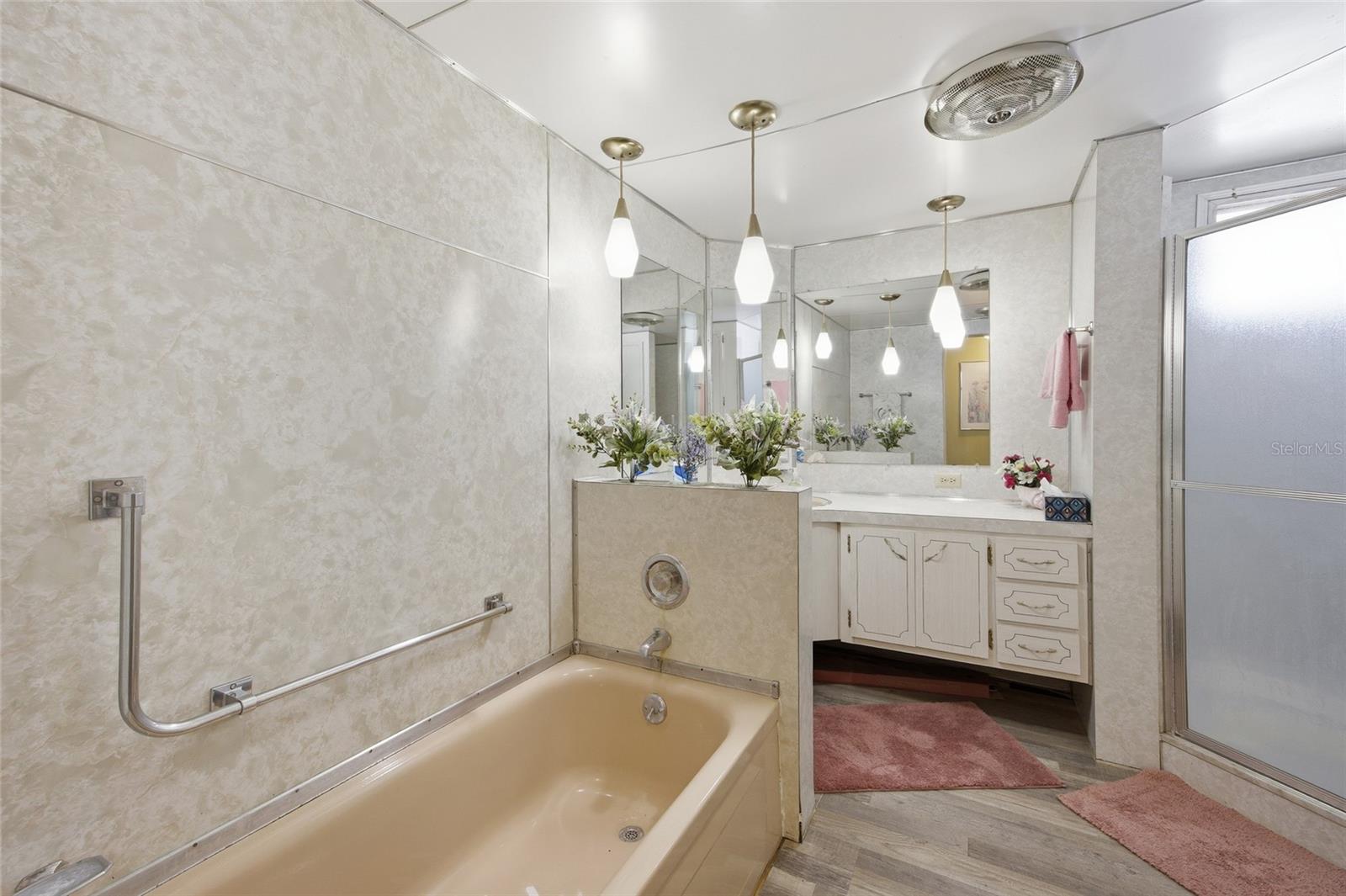 Image 21 of 49 For 3896 Picciola Road 411