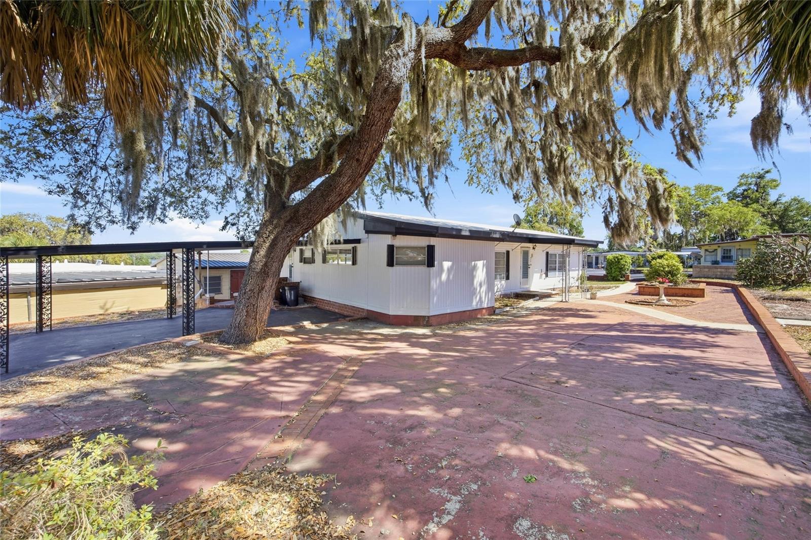 Image 31 of 49 For 3896 Picciola Road 411