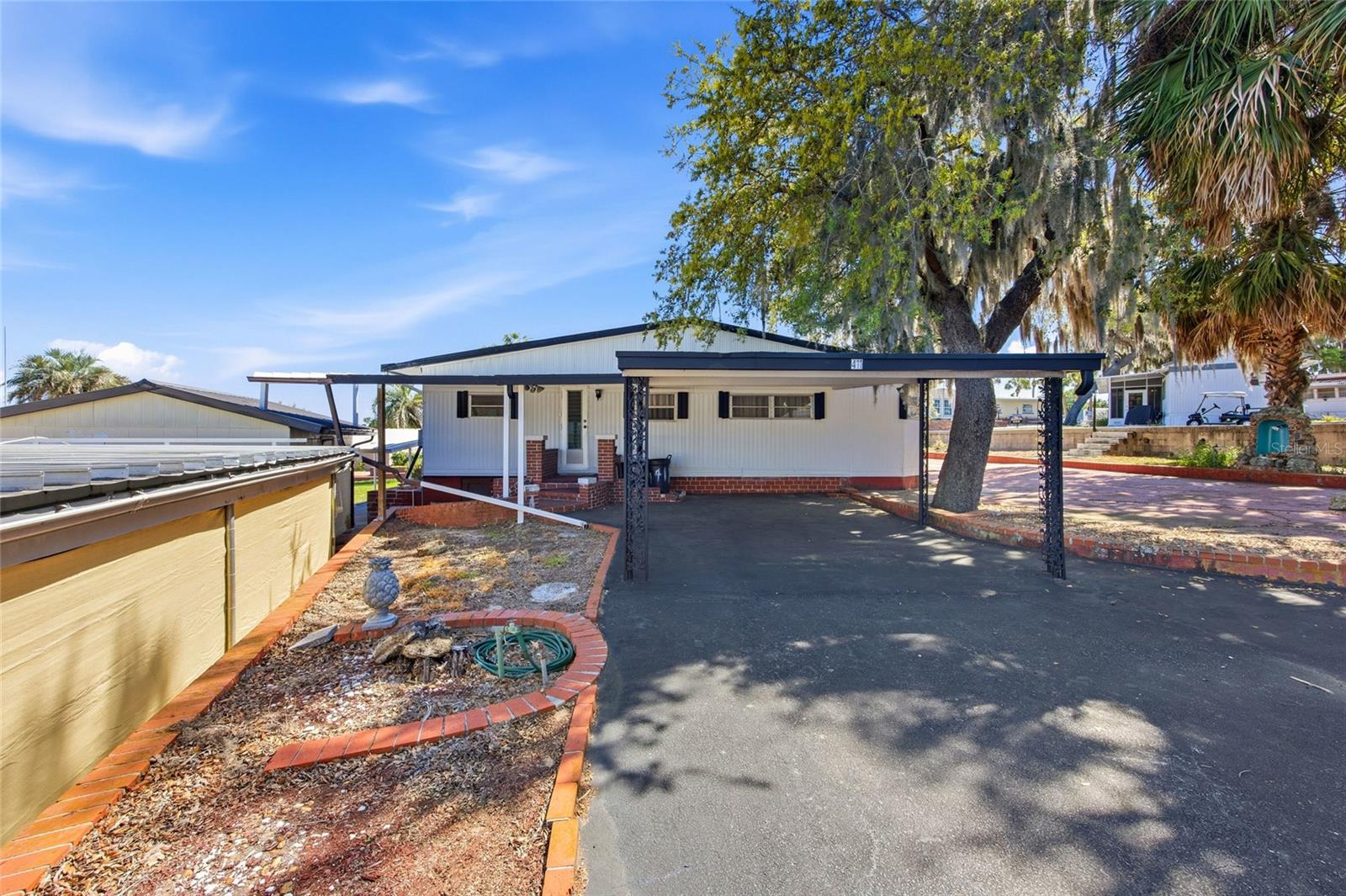 Image 32 of 49 For 3896 Picciola Road 411