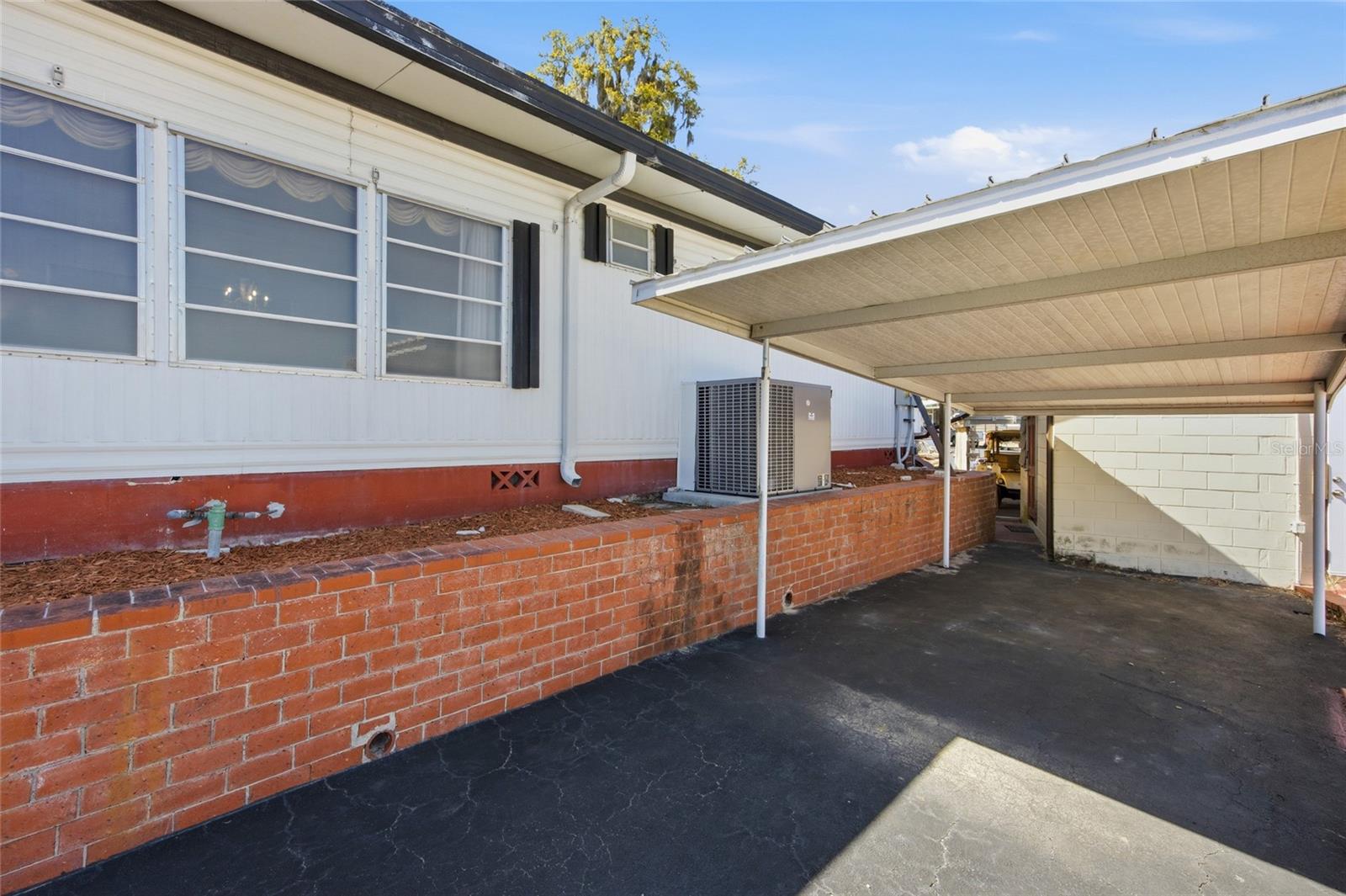 Image 36 of 49 For 3896 Picciola Road 411