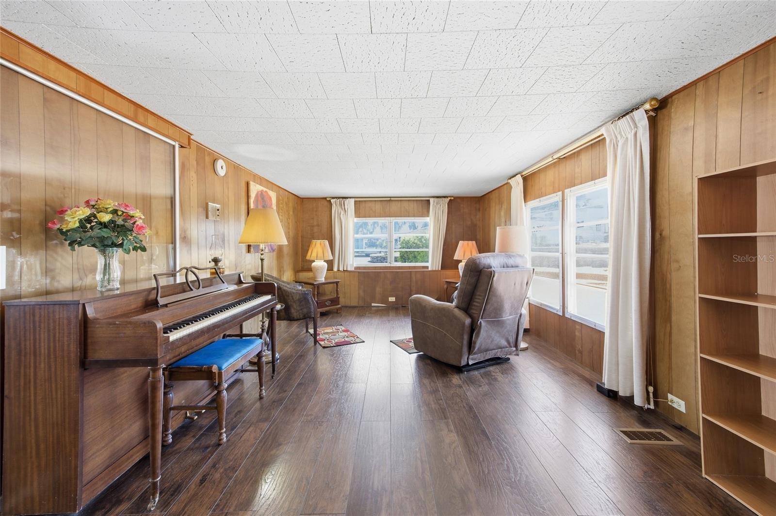 Image 7 of 49 For 3896 Picciola Road 411