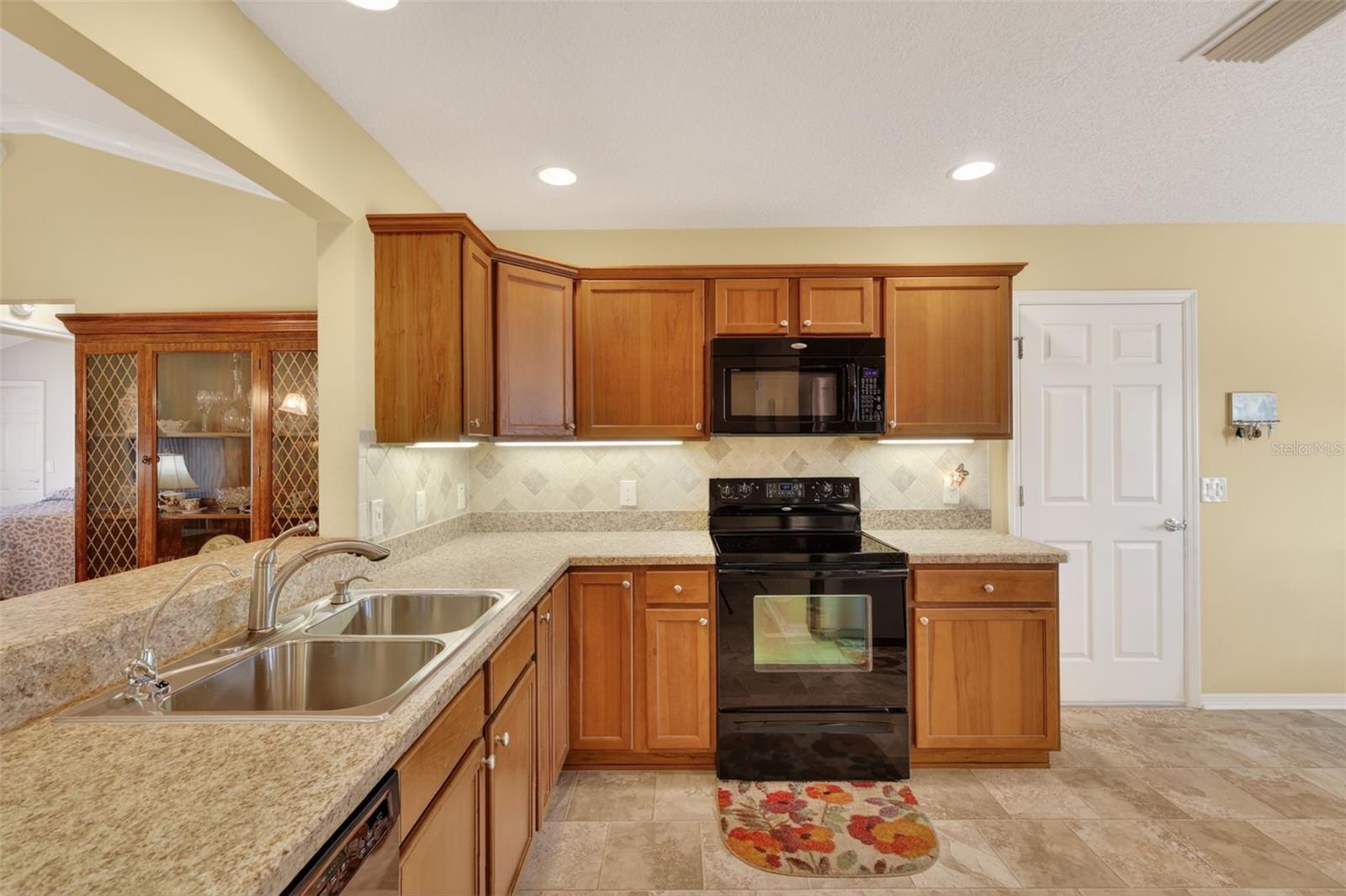 Image 10 of 25 For 603 Evesborough Path