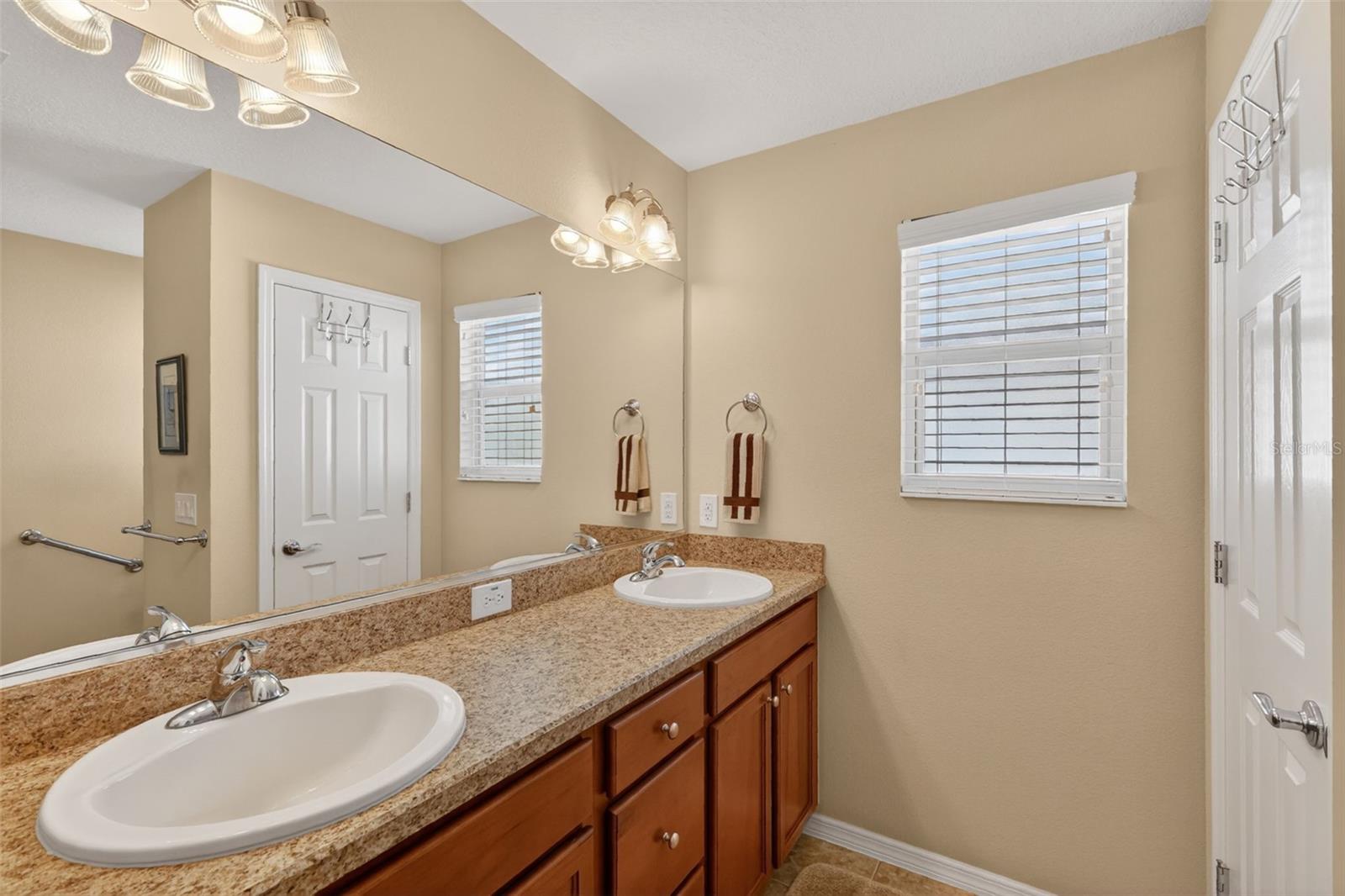 Image 17 of 25 For 603 Evesborough Path