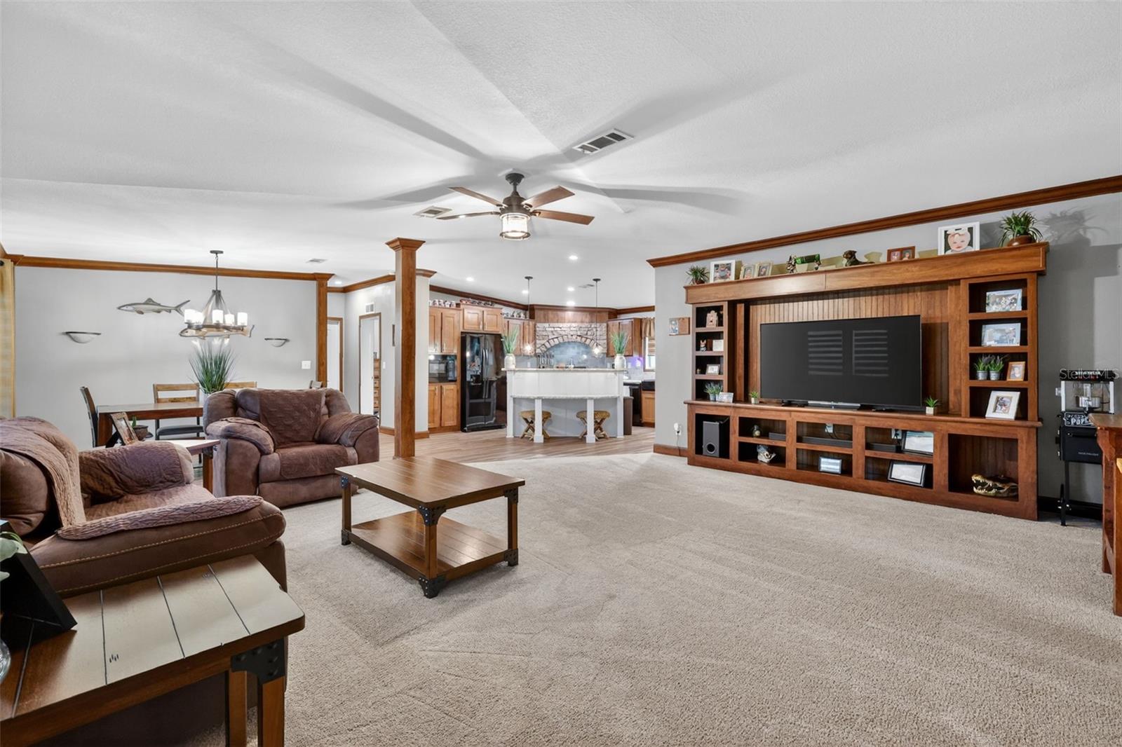 Listing photo id 10 for 9879 Buckskin Avenue