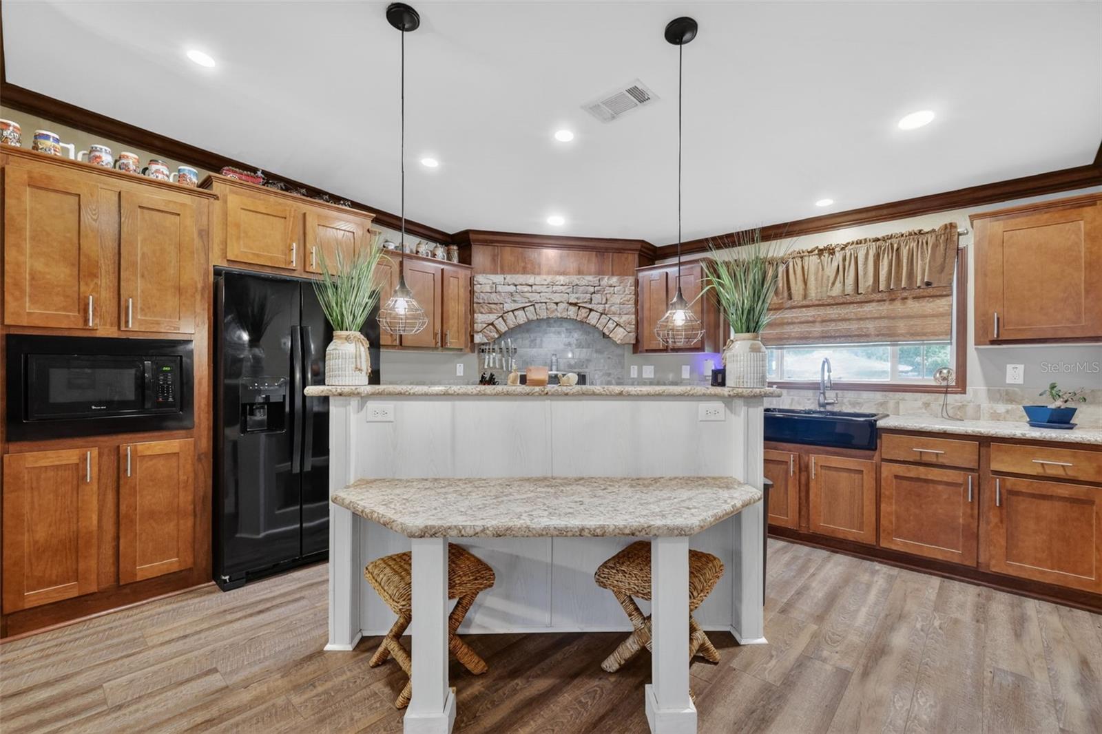 Listing photo id 15 for 9879 Buckskin Avenue