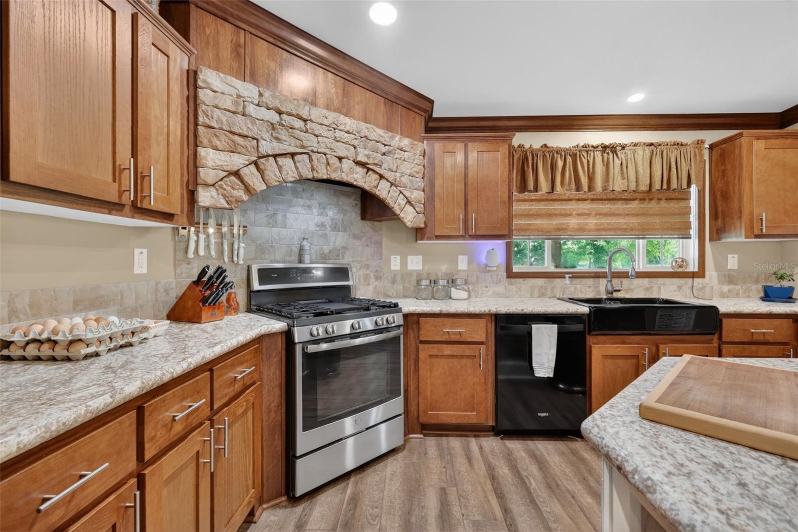 Listing photo id 16 for 9879 Buckskin Avenue