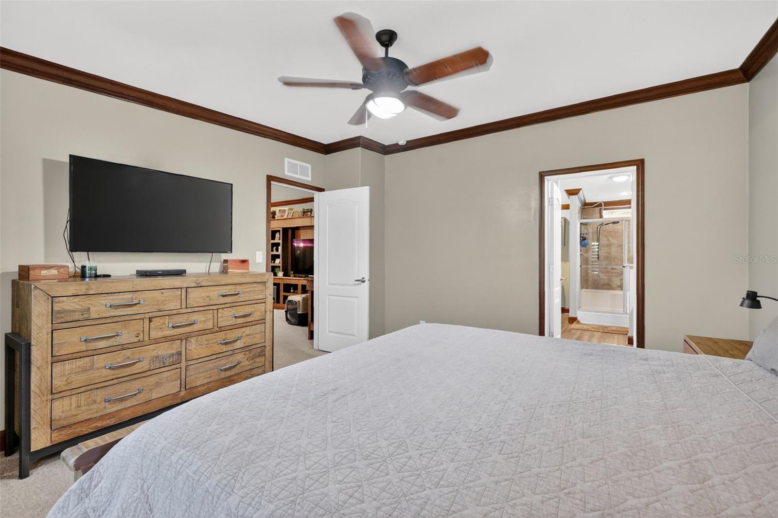 Listing photo id 26 for 9879 Buckskin Avenue