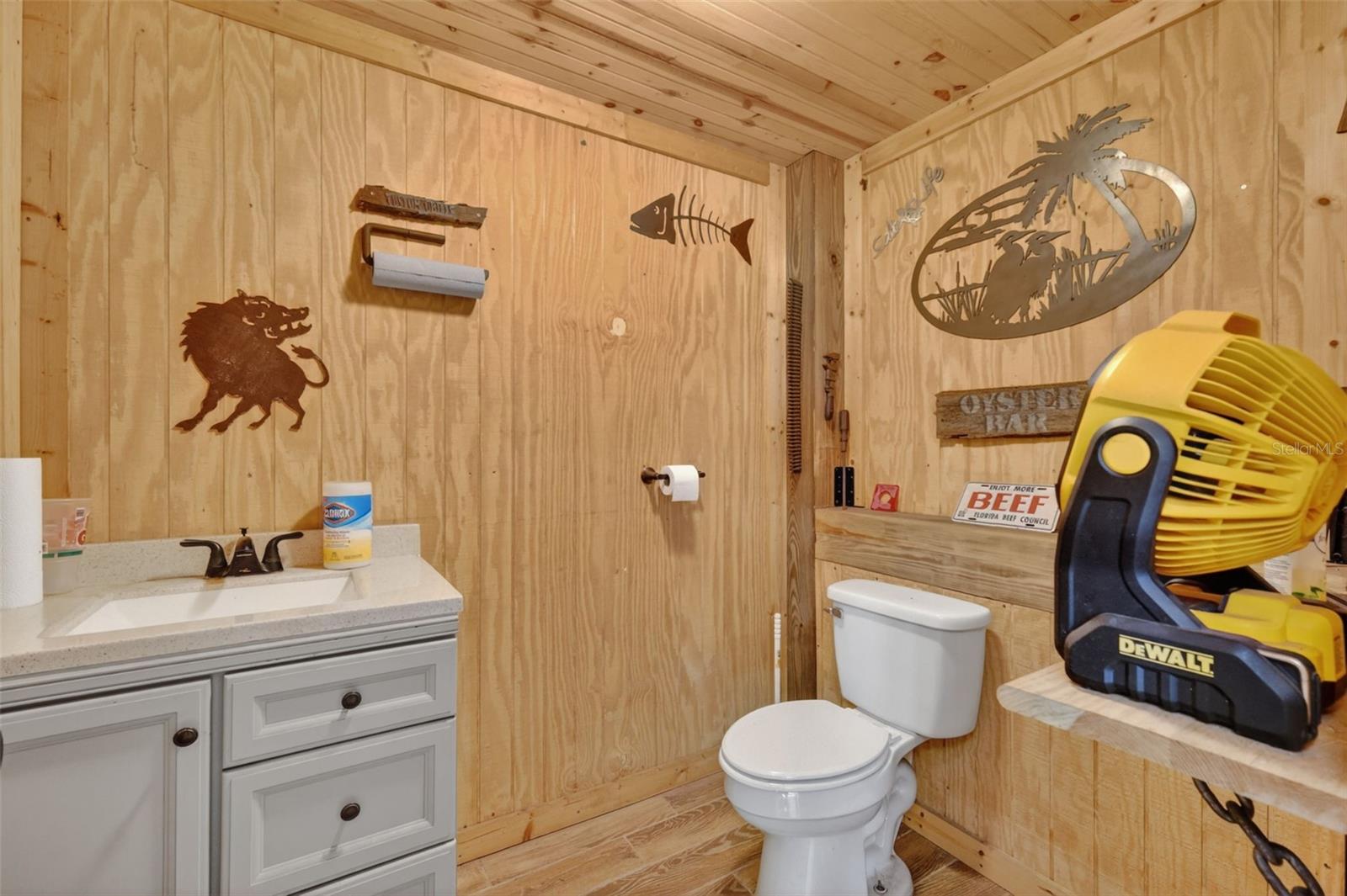 Listing photo id 40 for 9879 Buckskin Avenue