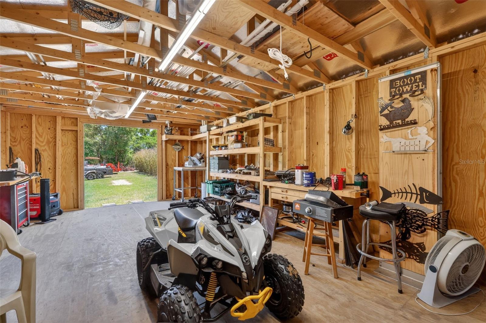 Listing photo id 45 for 9879 Buckskin Avenue