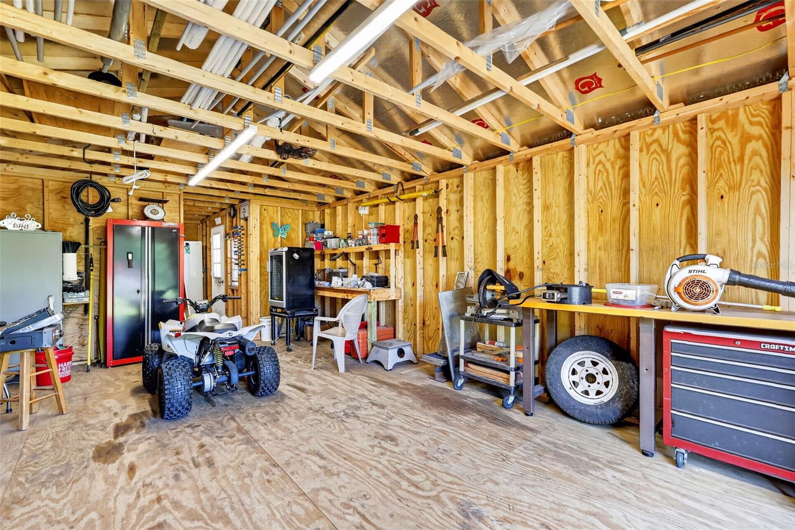 Listing photo id 46 for 9879 Buckskin Avenue