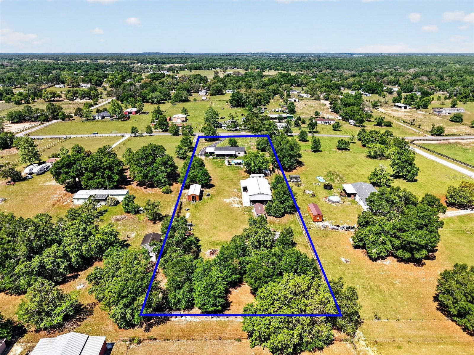 Listing photo id 3 for 9879 Buckskin Avenue