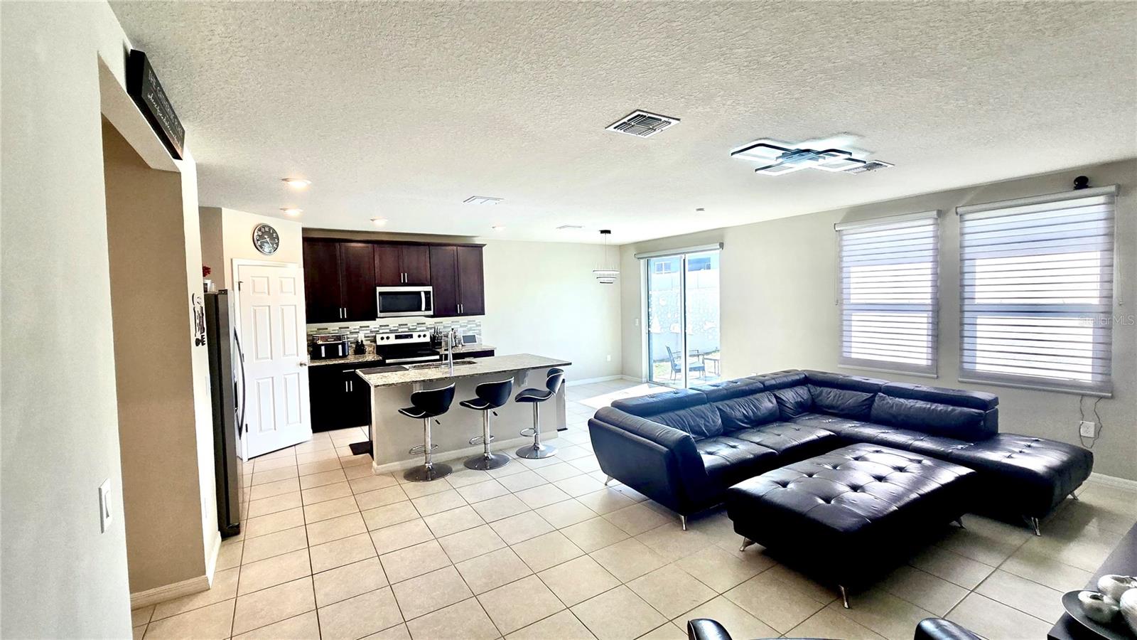 Image 10 of 35 For 909 Cambridge Drive