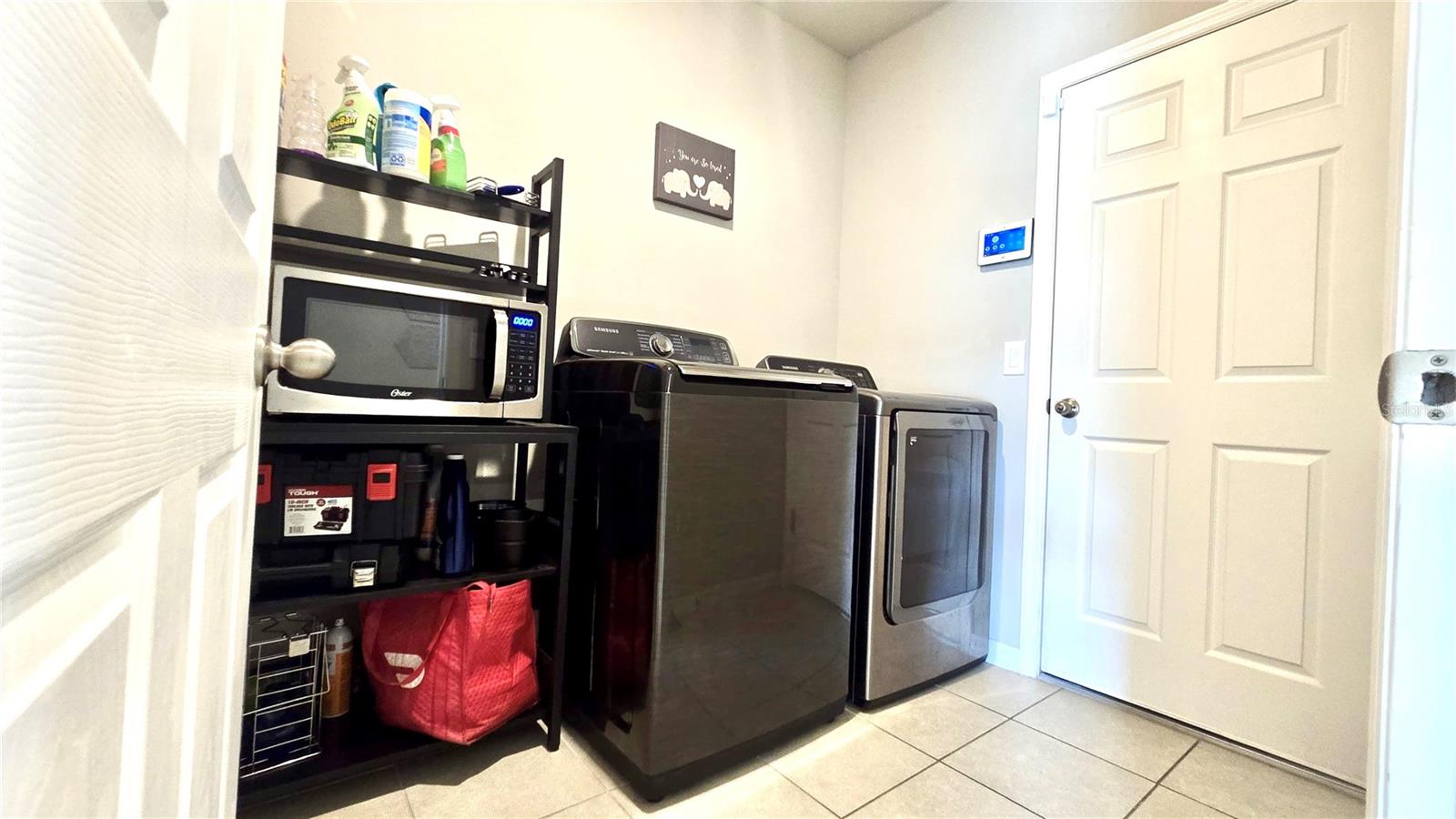 Image 12 of 35 For 909 Cambridge Drive