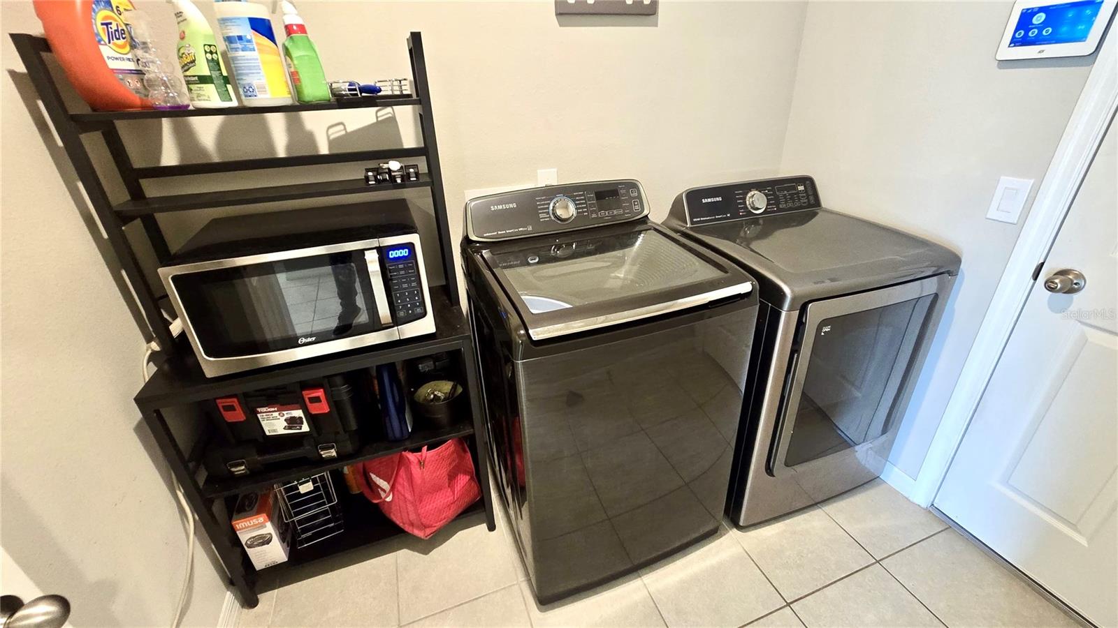 Image 13 of 35 For 909 Cambridge Drive