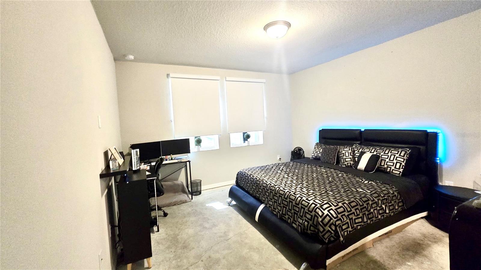 Image 15 of 35 For 909 Cambridge Drive