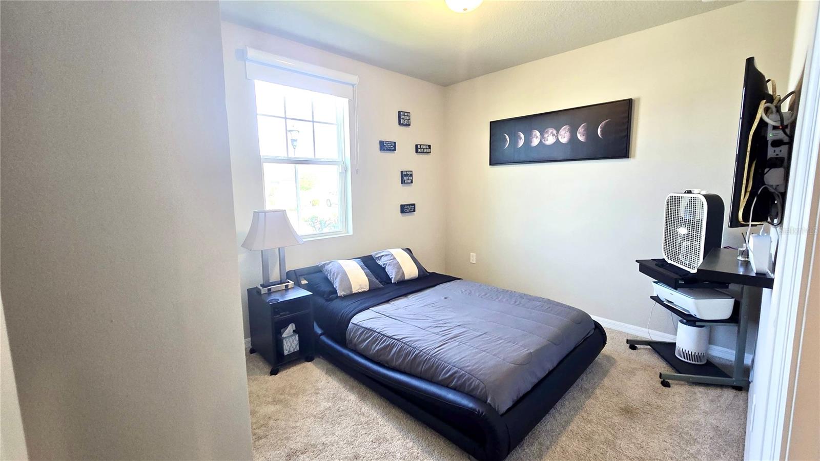 Image 16 of 35 For 909 Cambridge Drive