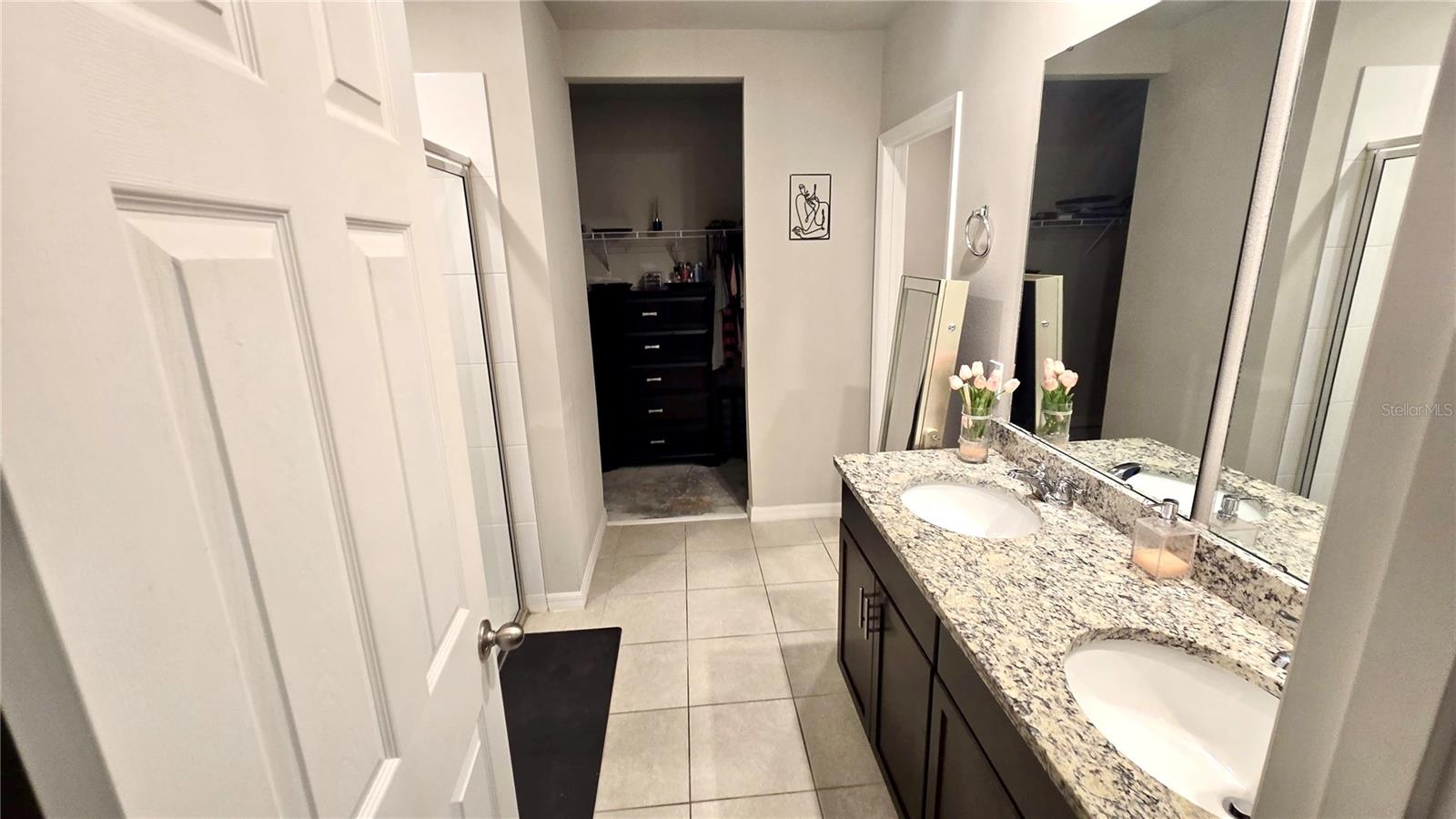 Image 19 of 35 For 909 Cambridge Drive