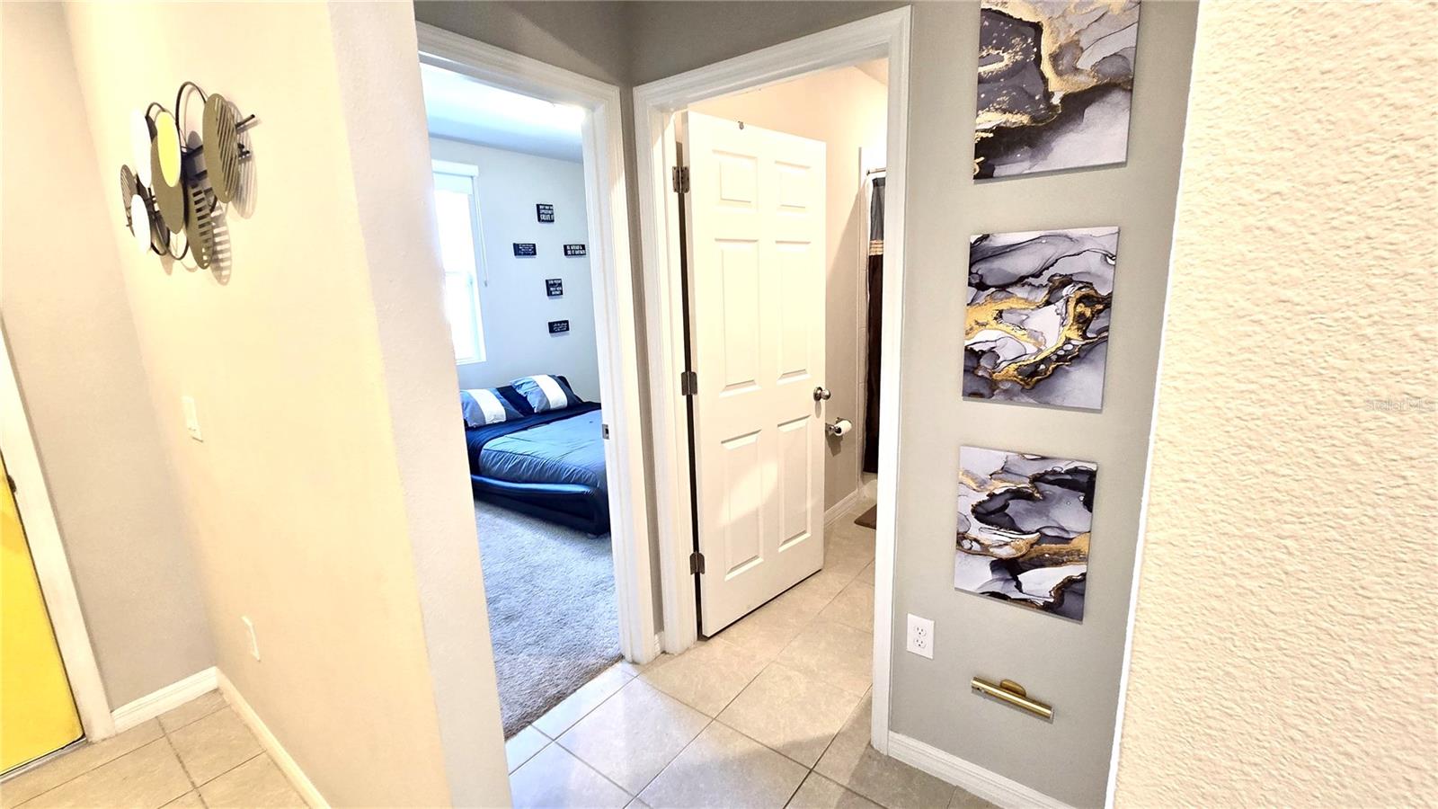 Image 21 of 35 For 909 Cambridge Drive