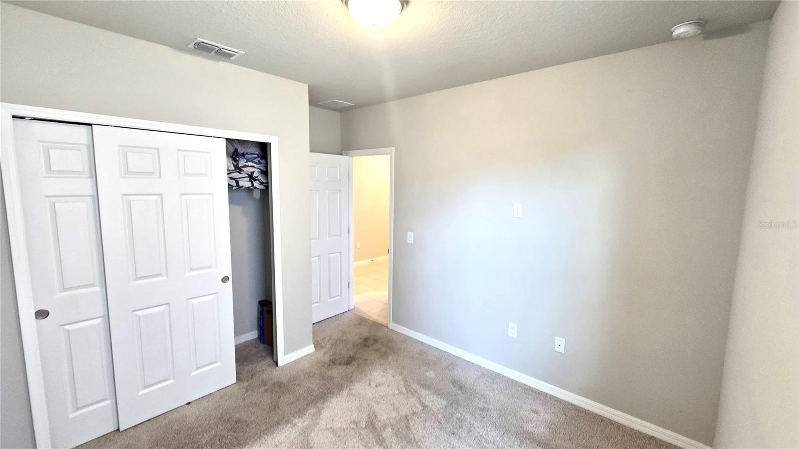 Image 22 of 35 For 909 Cambridge Drive