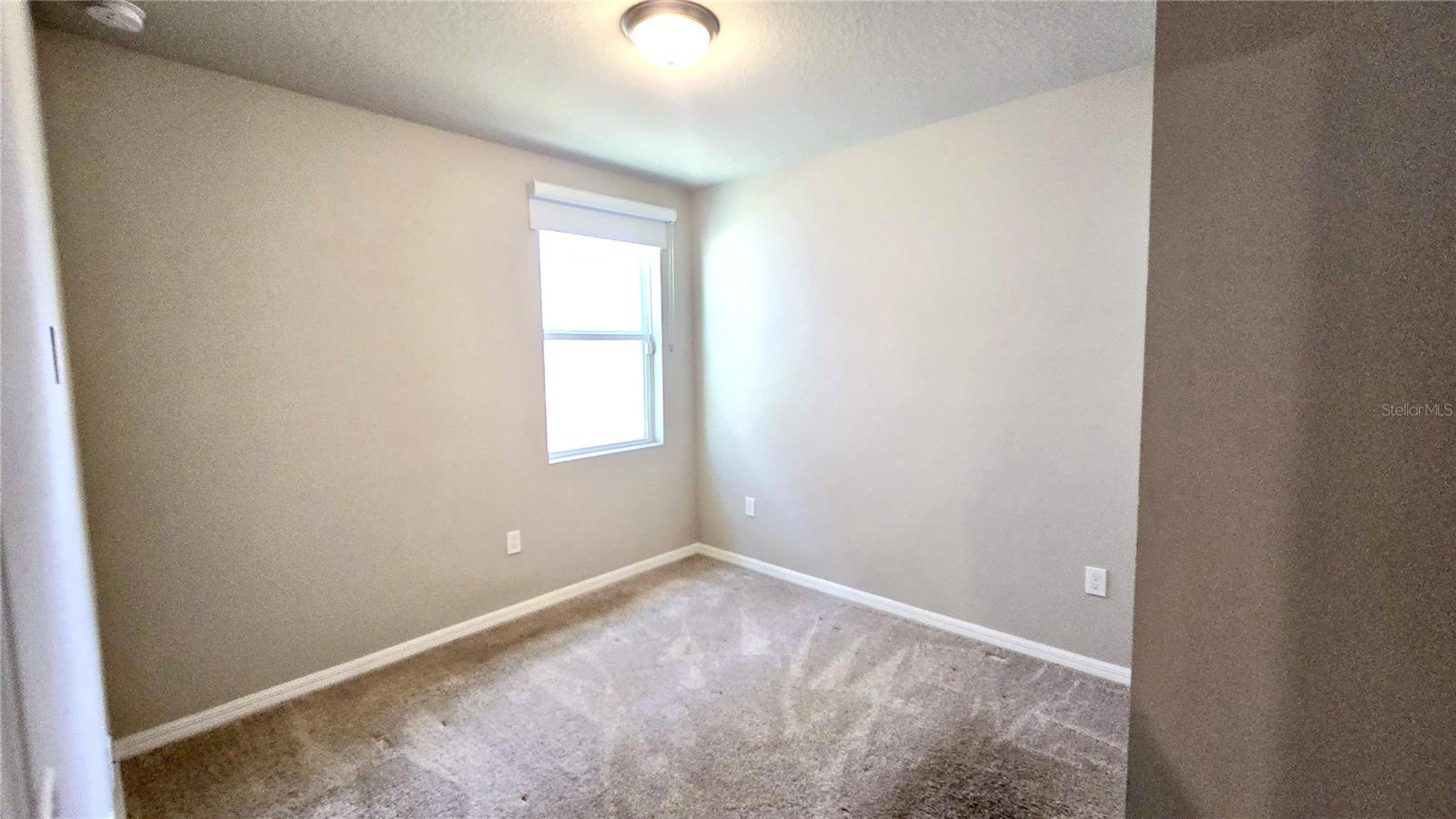 Image 23 of 35 For 909 Cambridge Drive