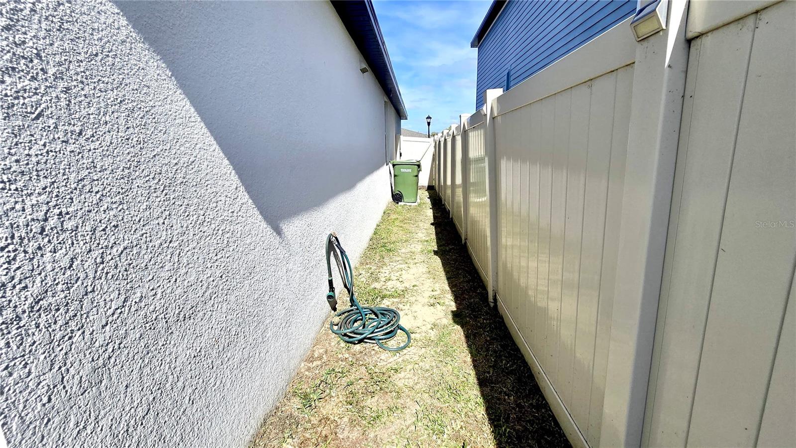 Image 32 of 35 For 909 Cambridge Drive