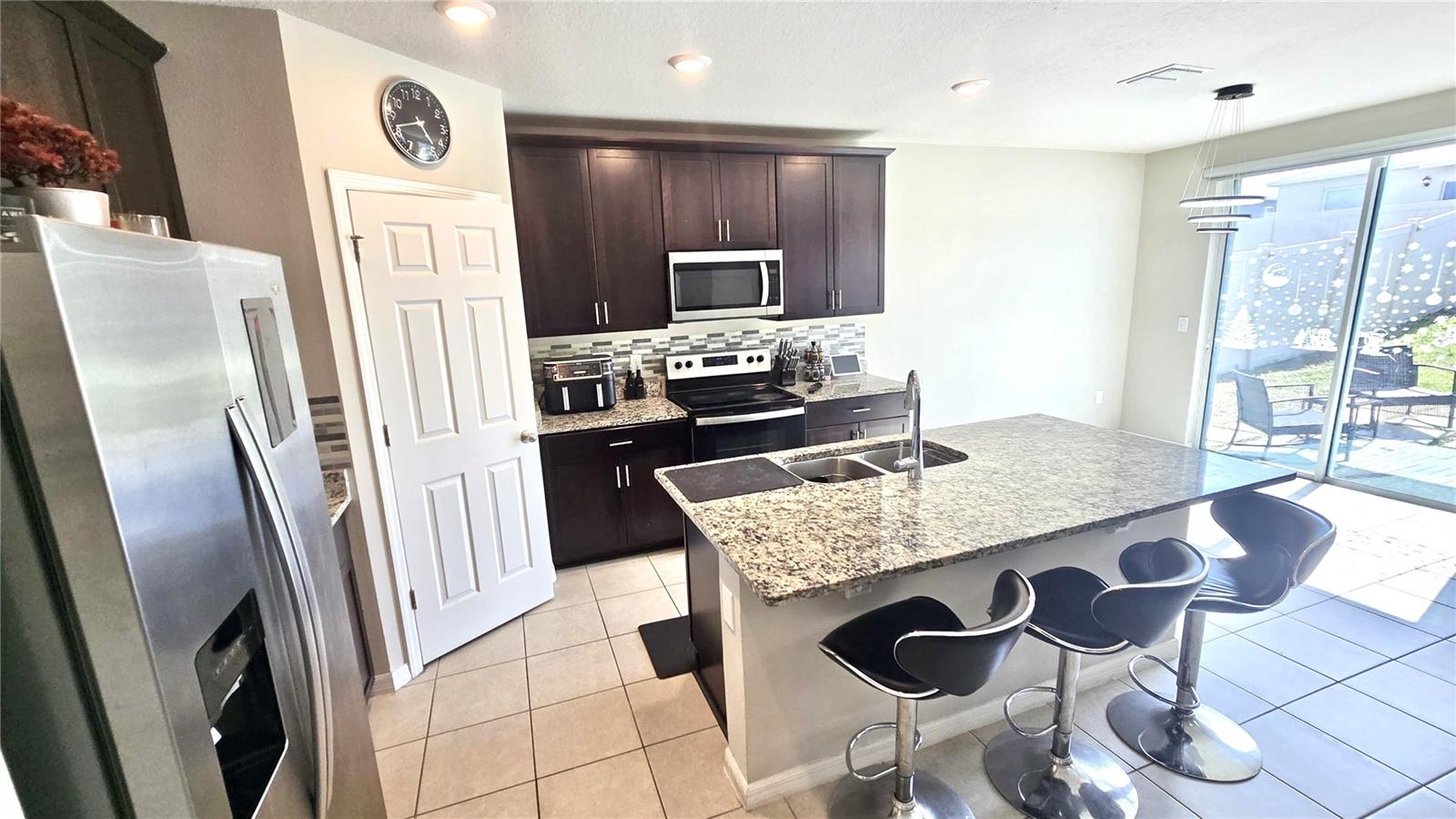 Image 6 of 35 For 909 Cambridge Drive