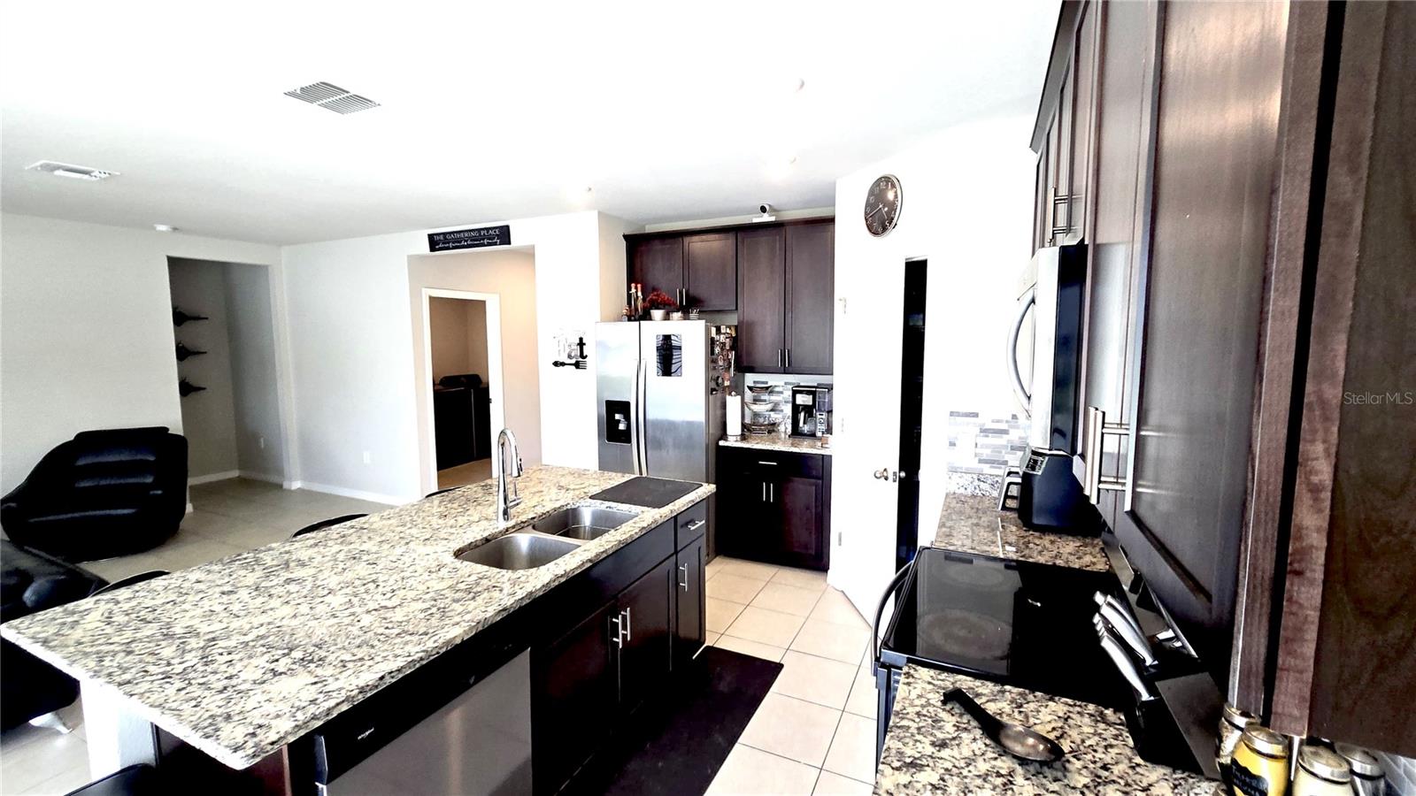 Image 7 of 35 For 909 Cambridge Drive