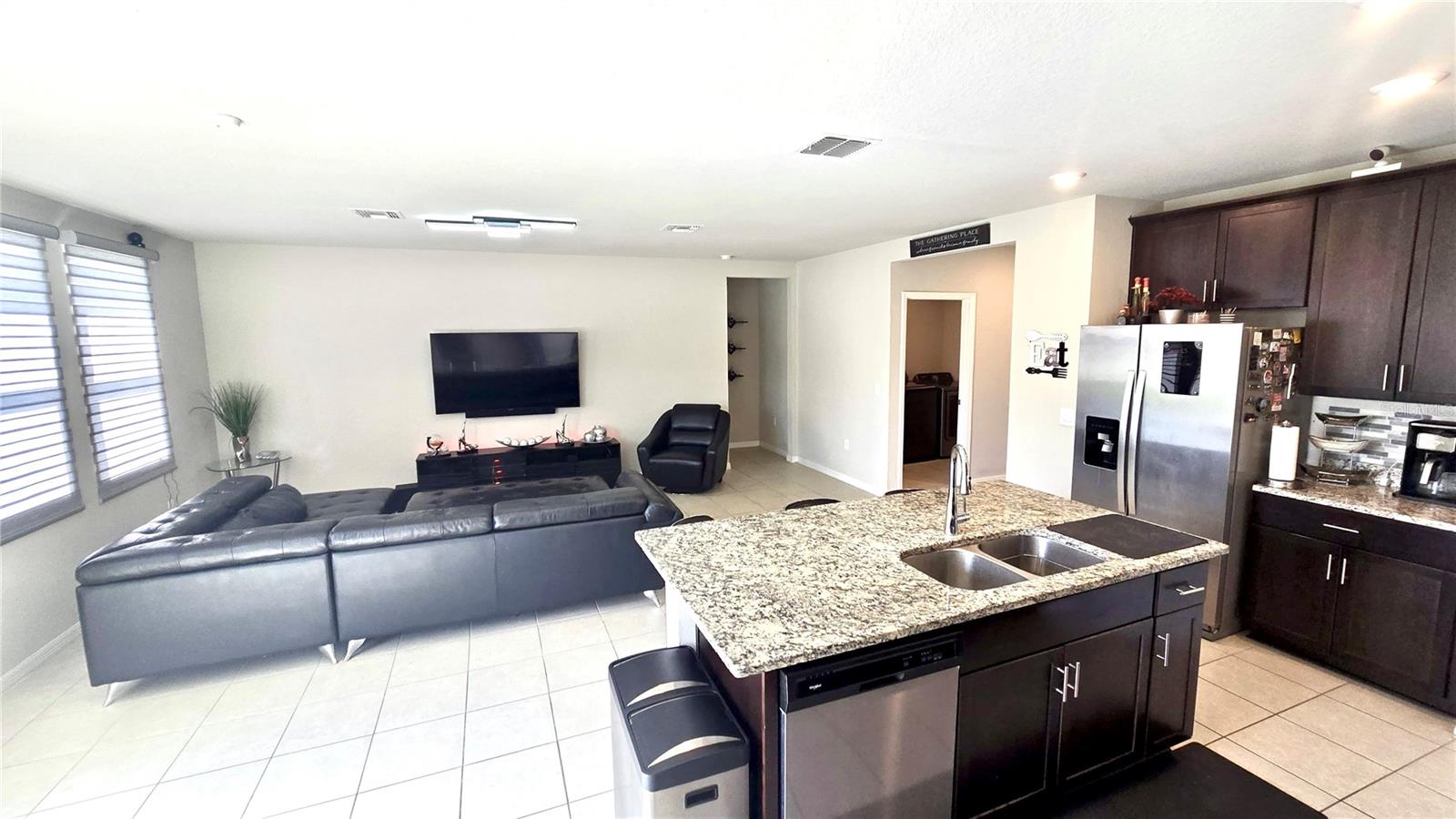 Image 9 of 35 For 909 Cambridge Drive