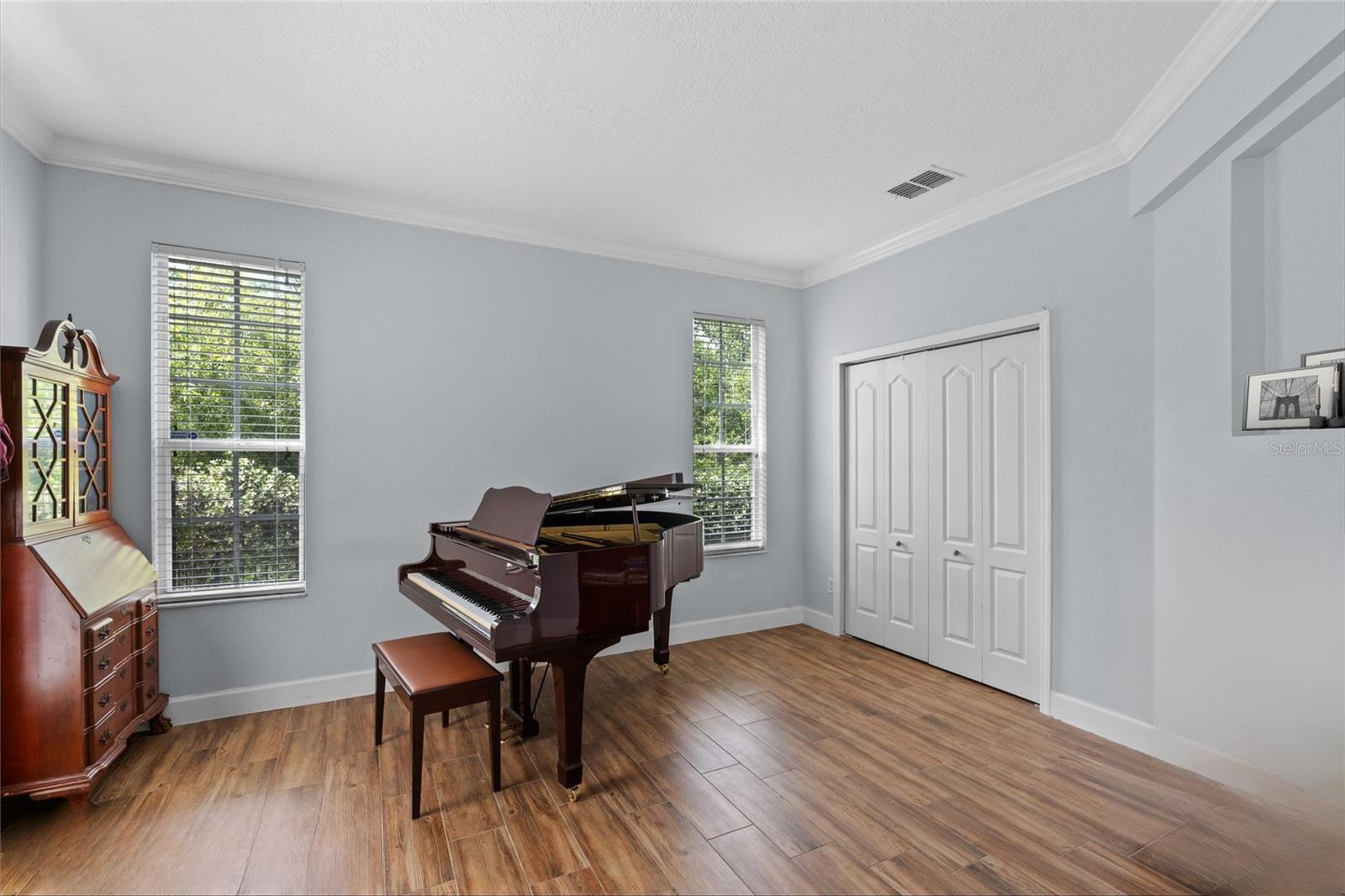 Listing photo id 15 for 3430 Turningwind Lane