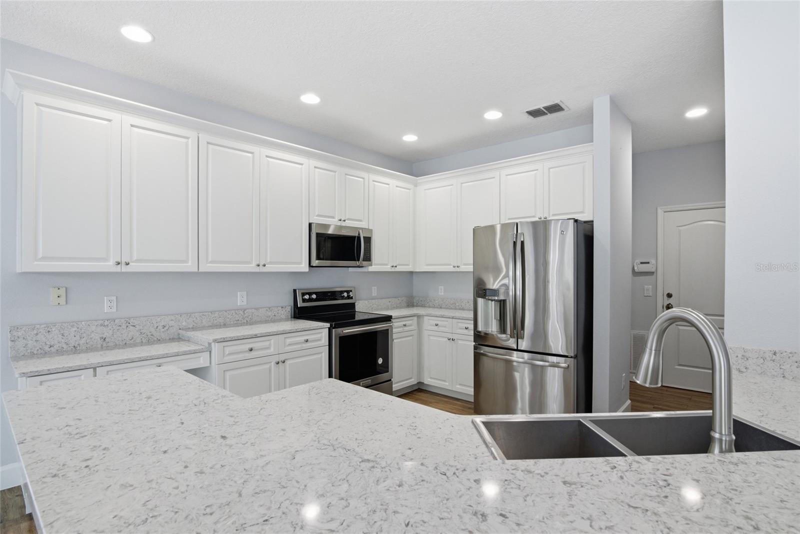 Listing photo id 3 for 3430 Turningwind Lane