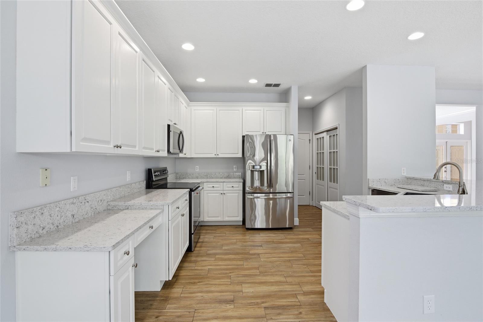 Listing photo id 4 for 3430 Turningwind Lane