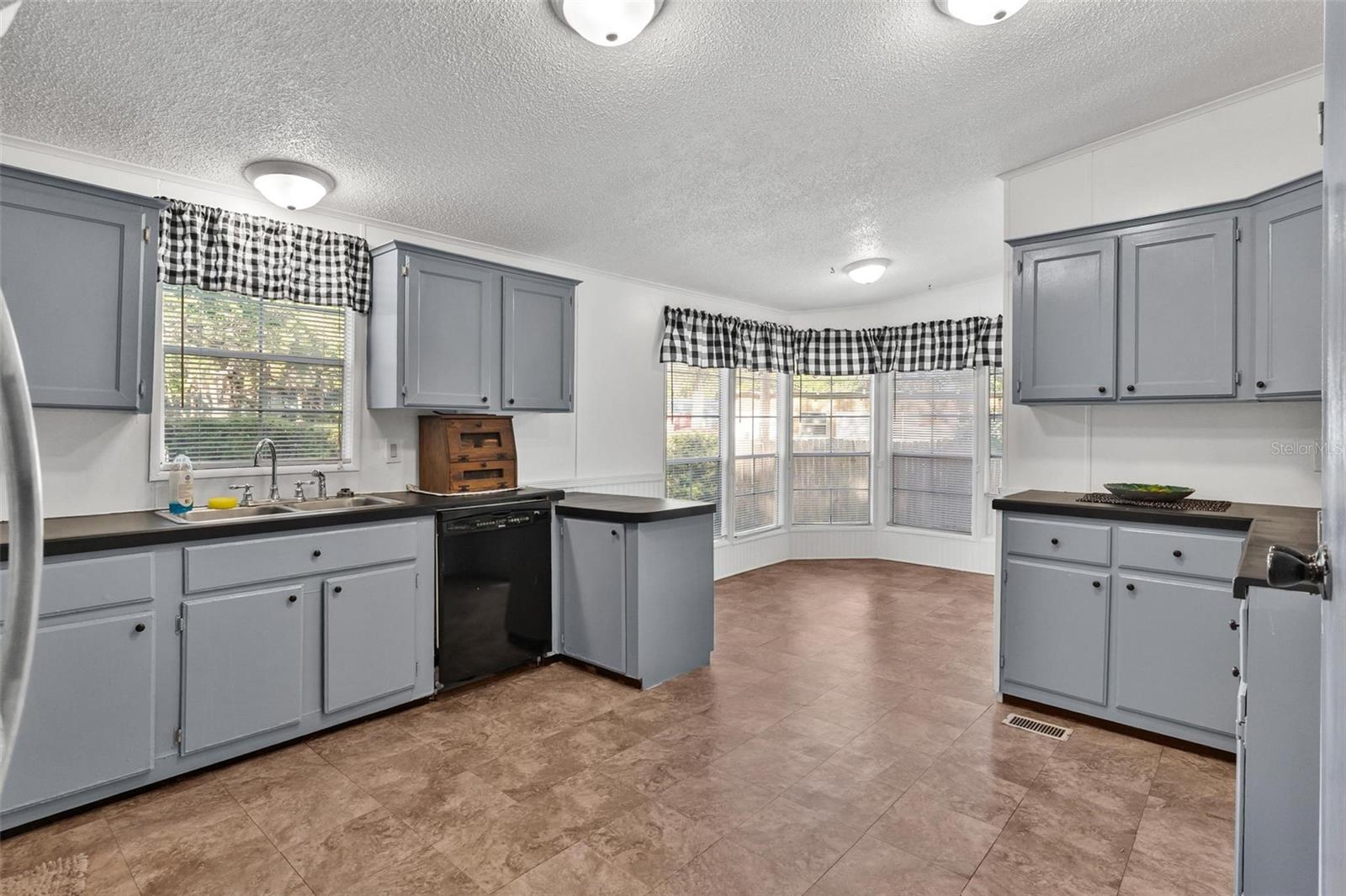 Image 11 of 42 For 18770 19th Place